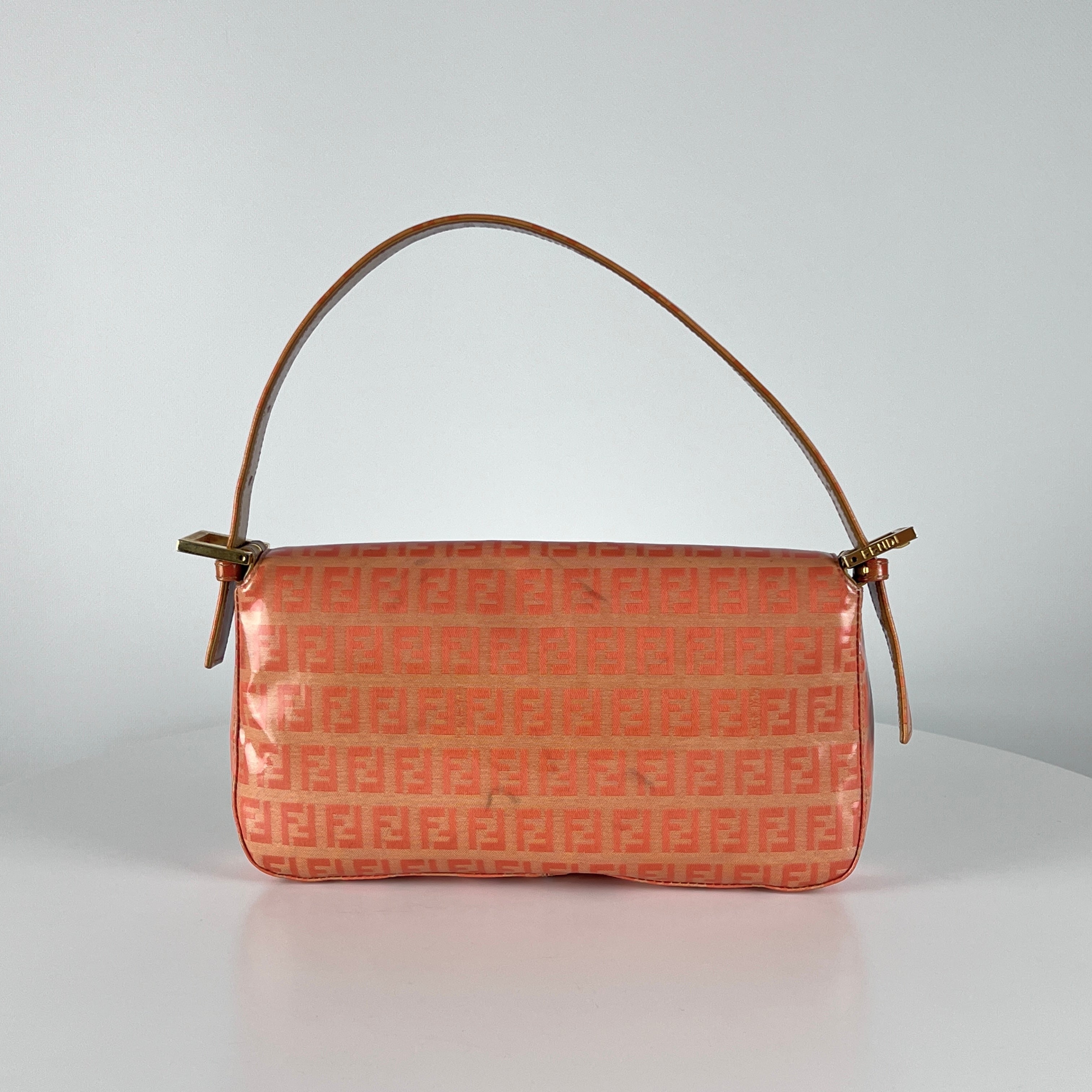 Sac à main FENDI Baguette vinyle orange