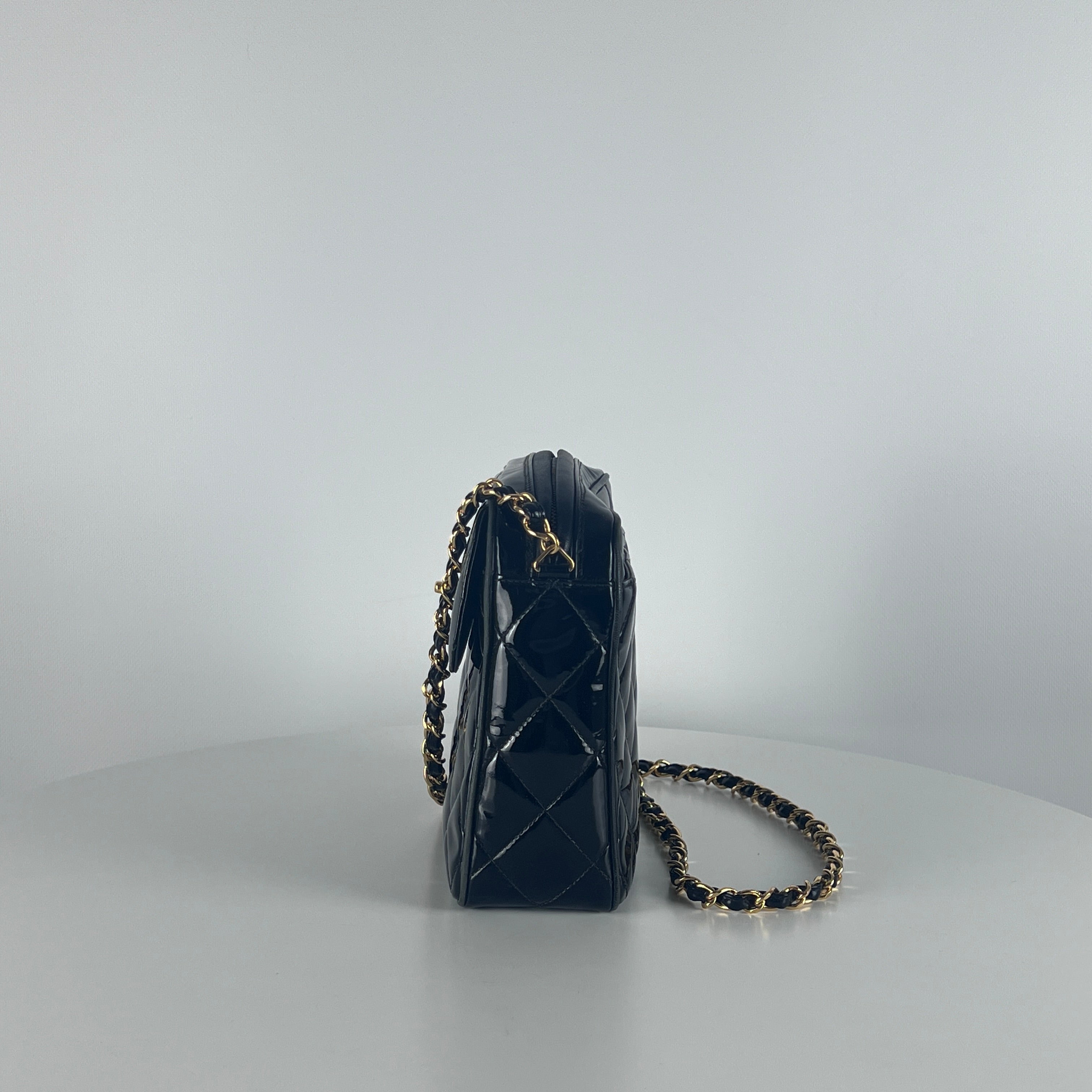 CHANEL Camera handbag in black patent leather