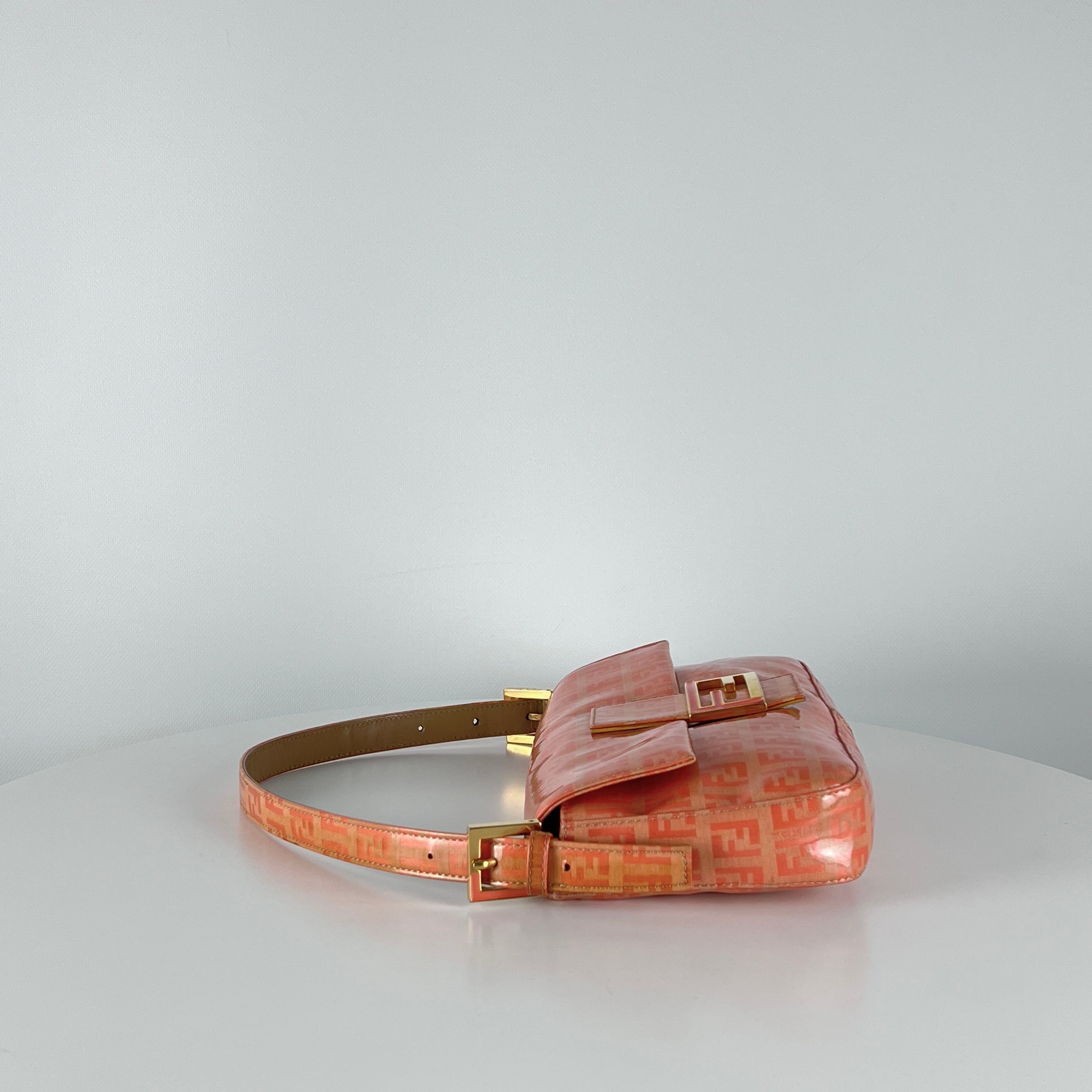 Sac à main FENDI Baguette vinyle orange