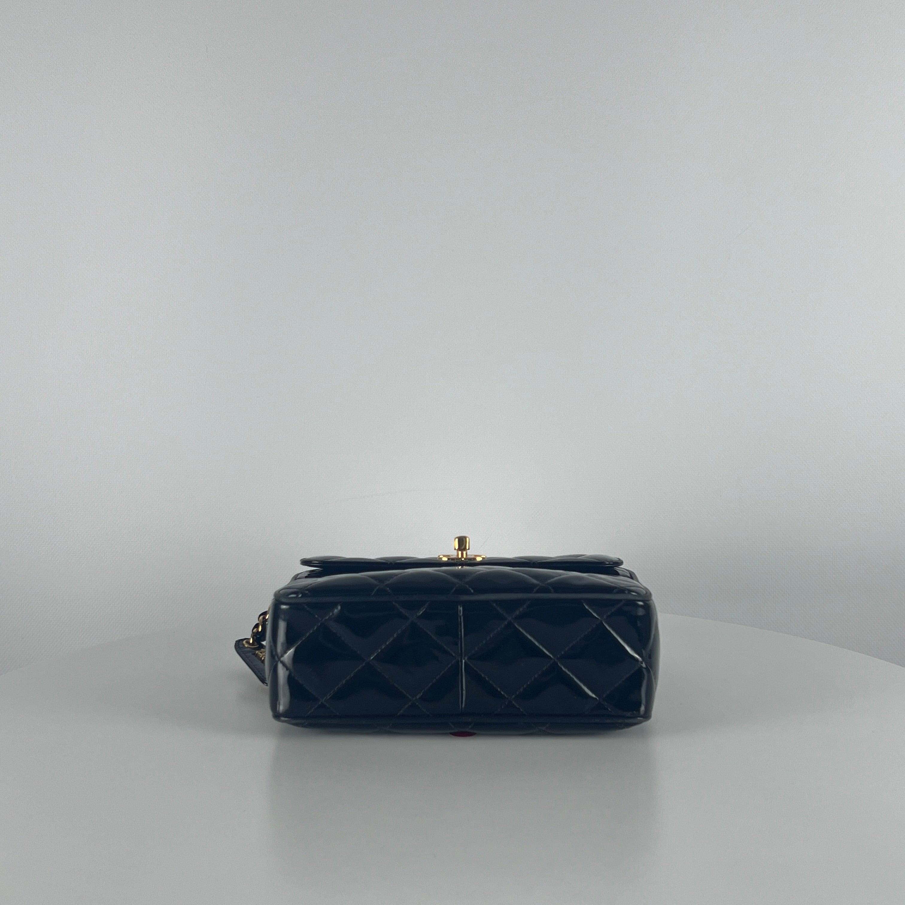 CHANEL Camera handbag in black patent leather