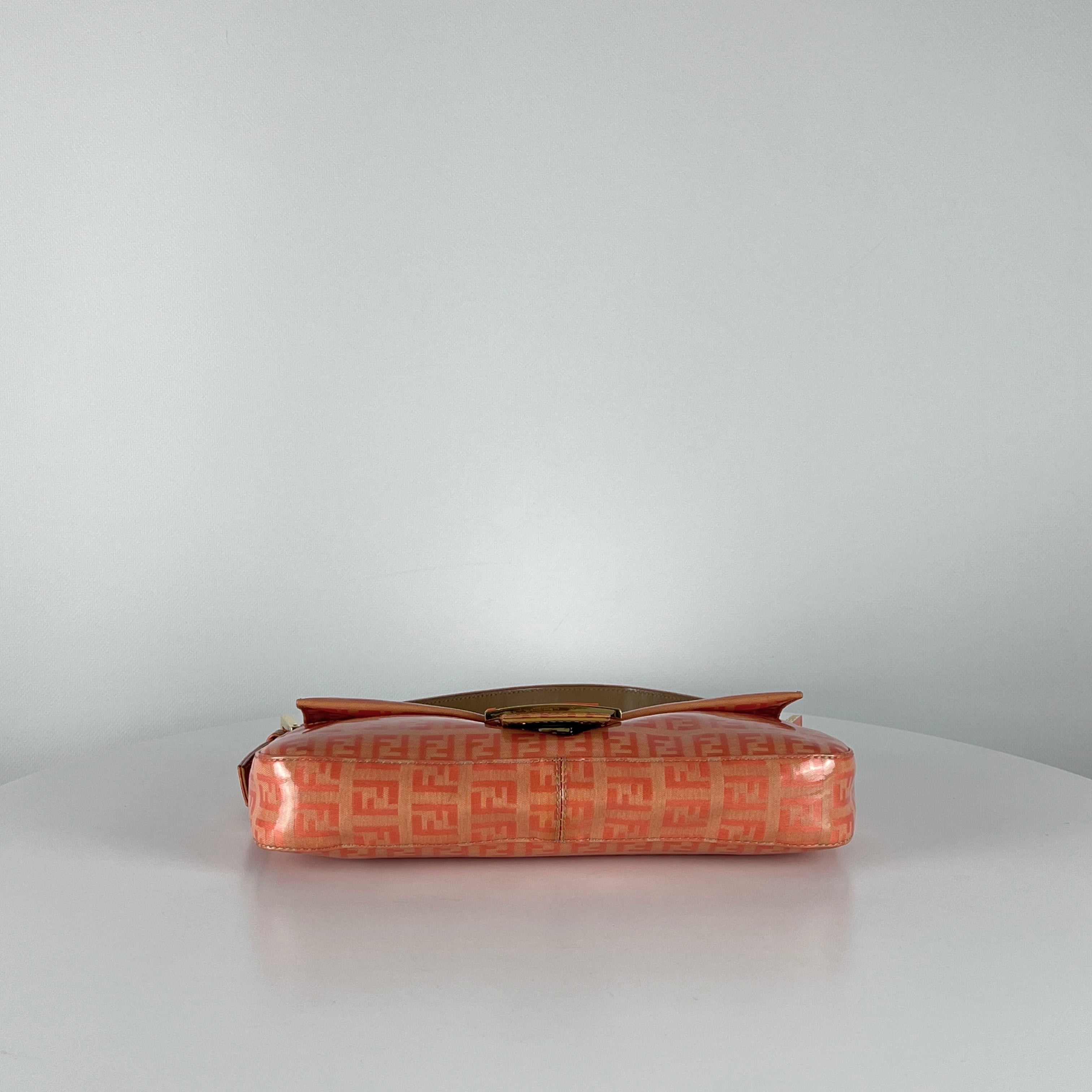 Sac à main FENDI Baguette vinyle orange