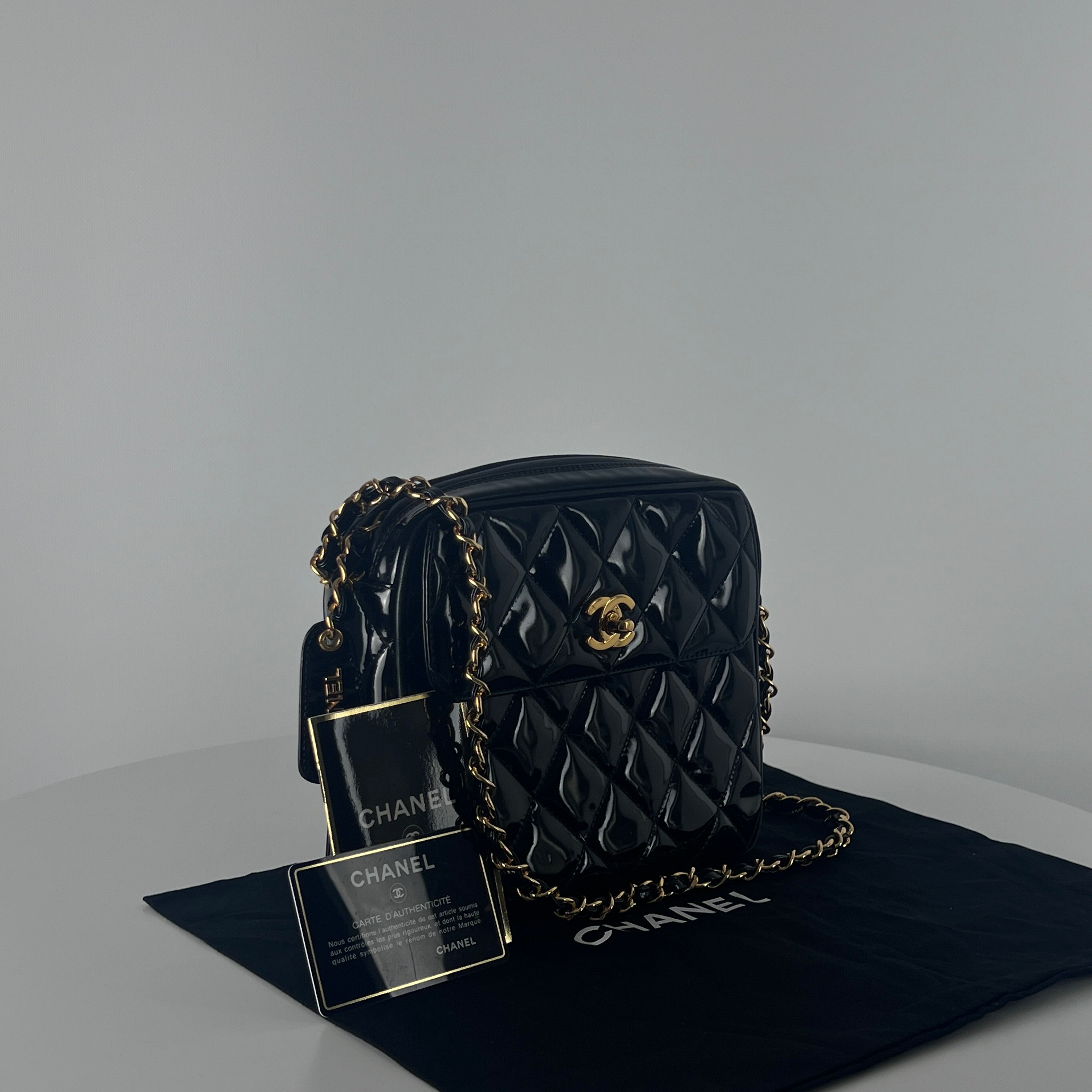 CHANEL Camera handbag in black patent leather