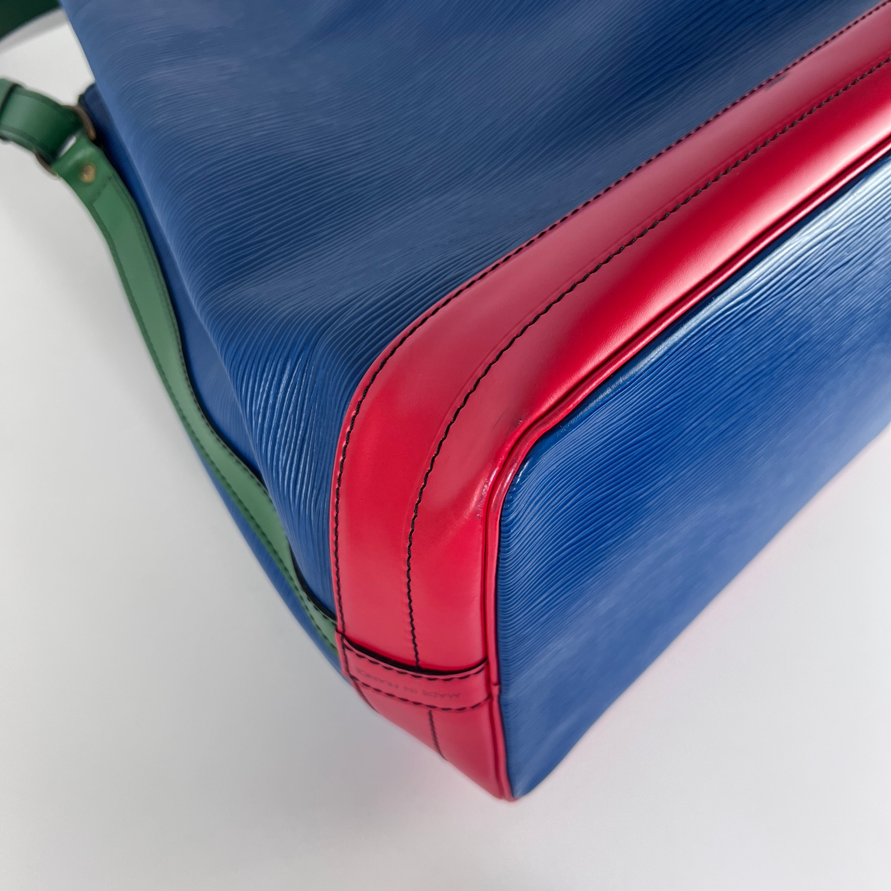 LOUIS VUITTON Noé tricolor leather handbag