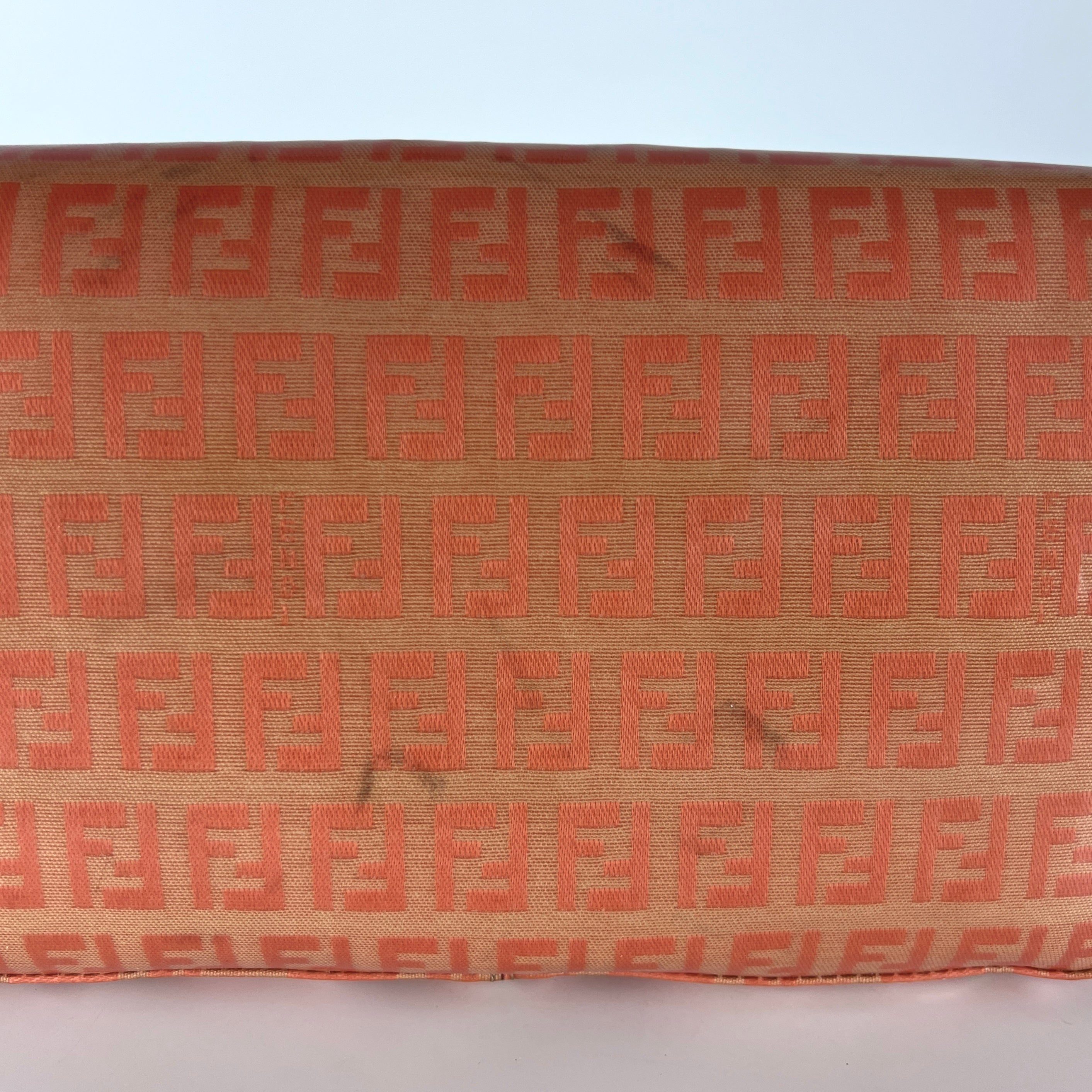 Sac à main FENDI Baguette vinyle orange