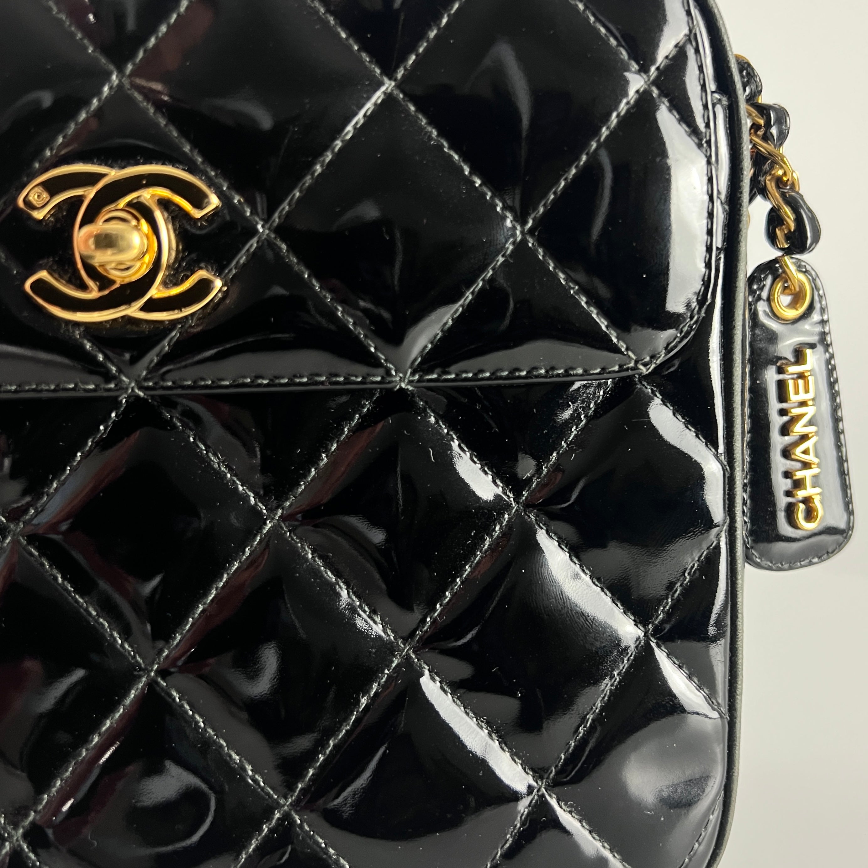 CHANEL Camera handbag in black patent leather