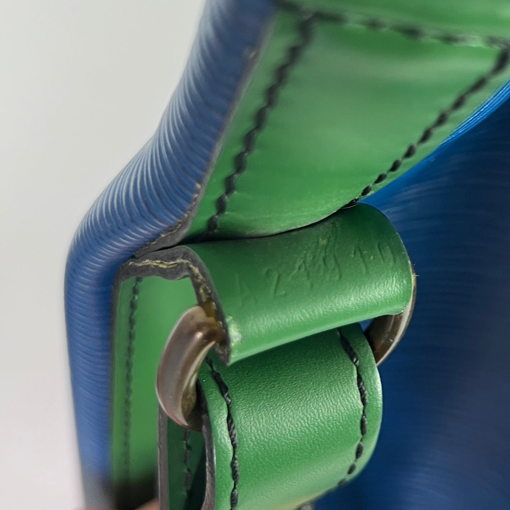 LOUIS VUITTON Noé tricolor leather handbag