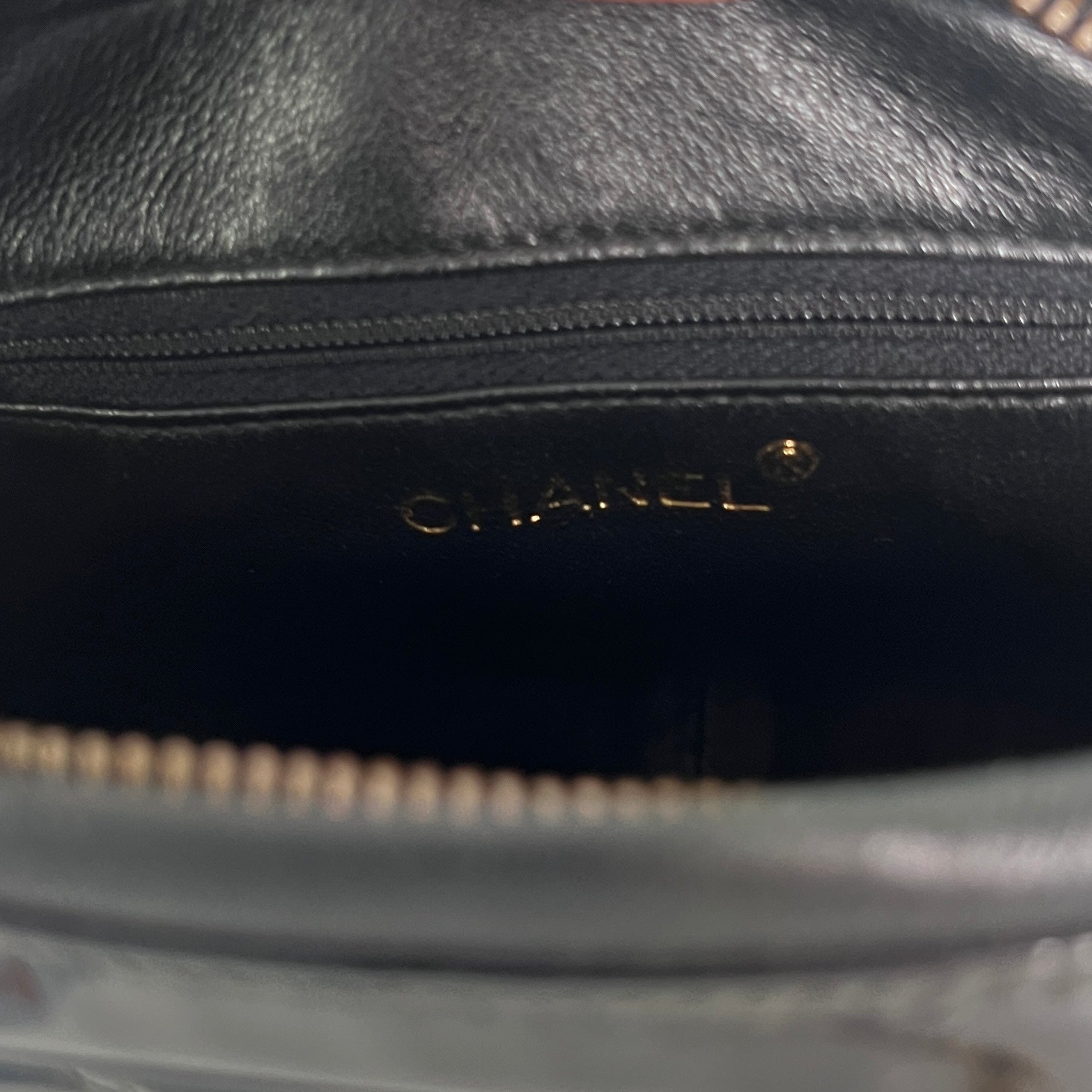 CHANEL Camera handbag in black patent leather