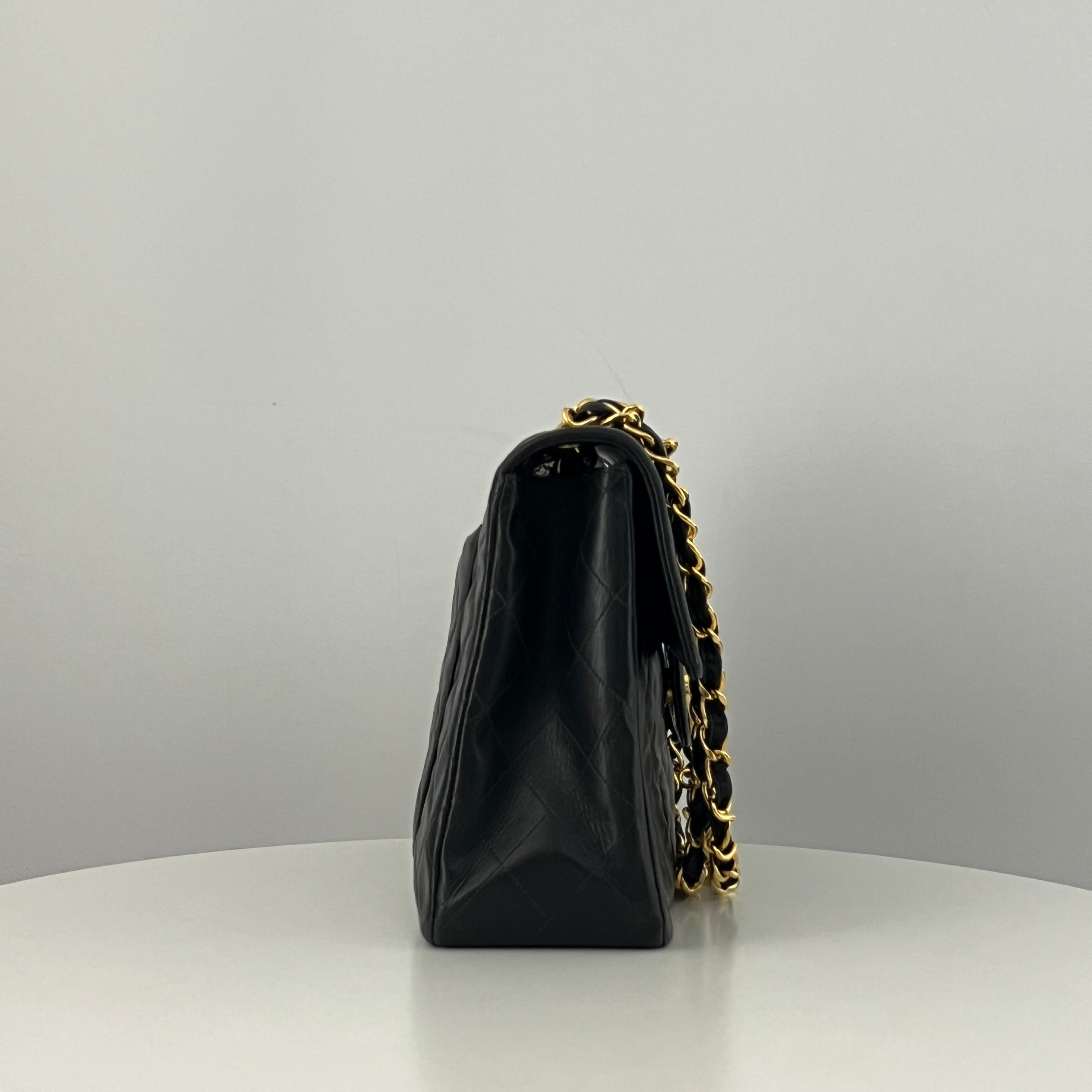 CHANEL Classic Maxi black lambskin bag