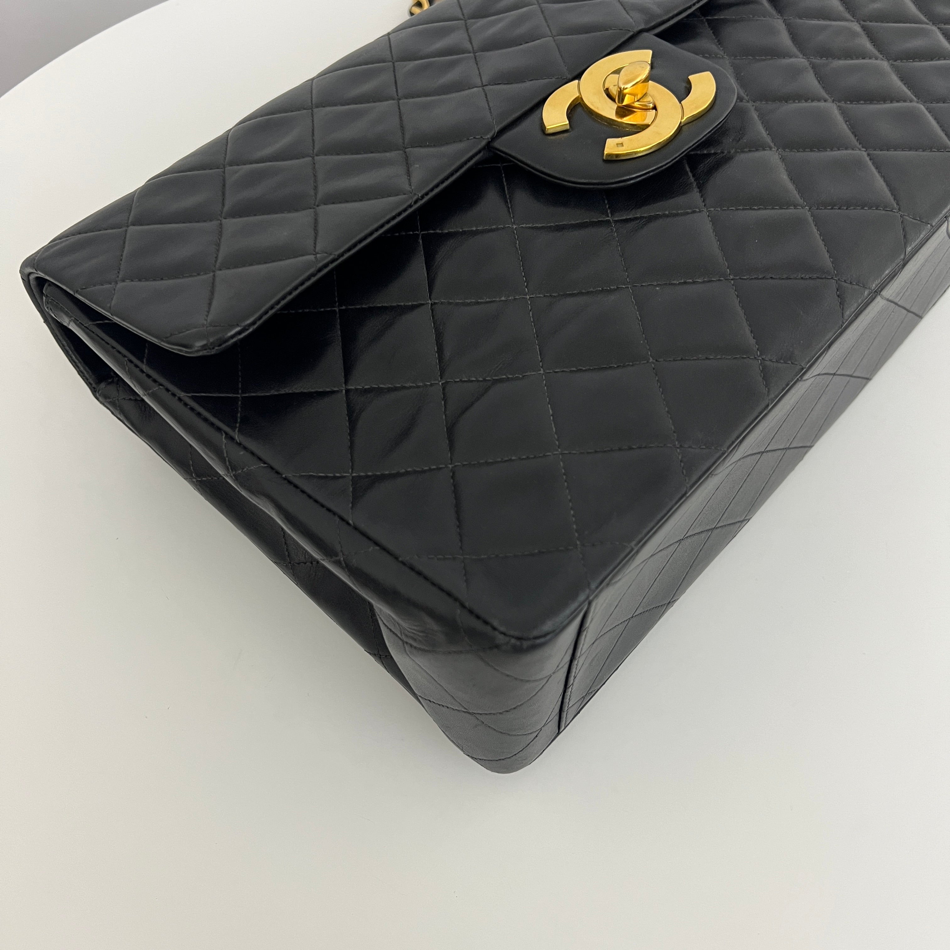 CHANEL Classic Maxi black lambskin bag