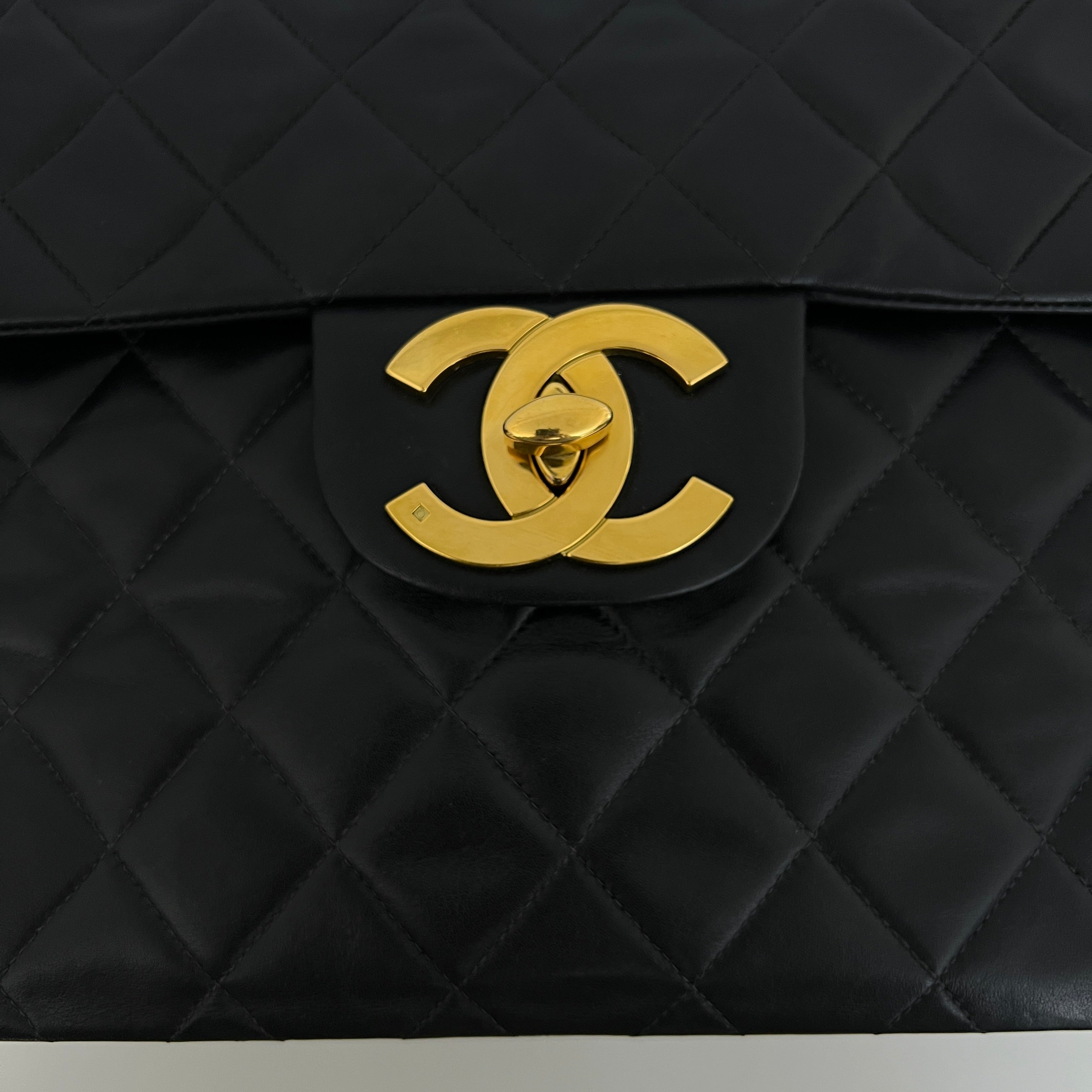 CHANEL Classic Maxi black lambskin bag