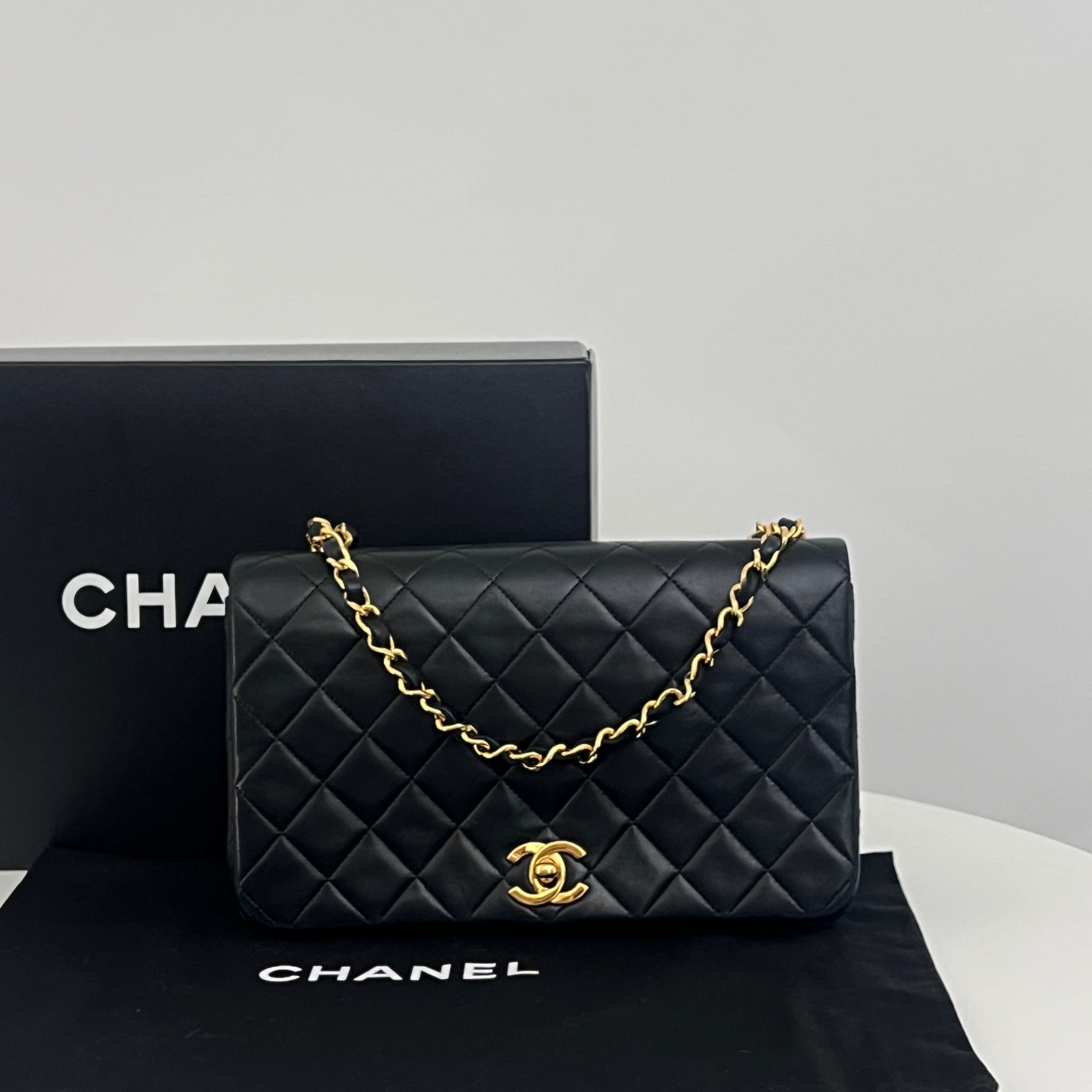 CHANEL Classic Small shoulder bag vintage black lambskin 1989-1991