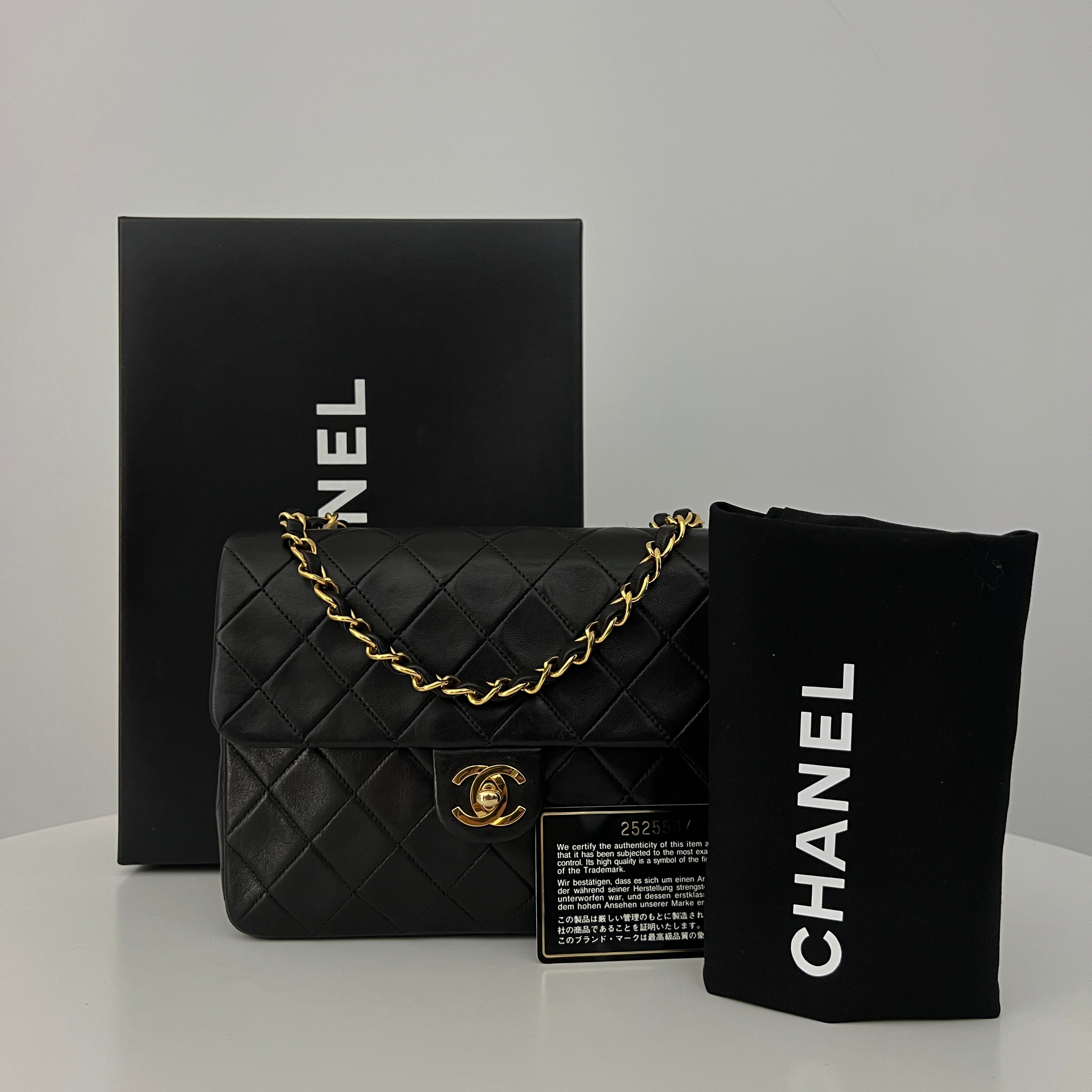 Sac à bandoulière CHANEL Classique Mini Rectangle cuir d'agneau noir