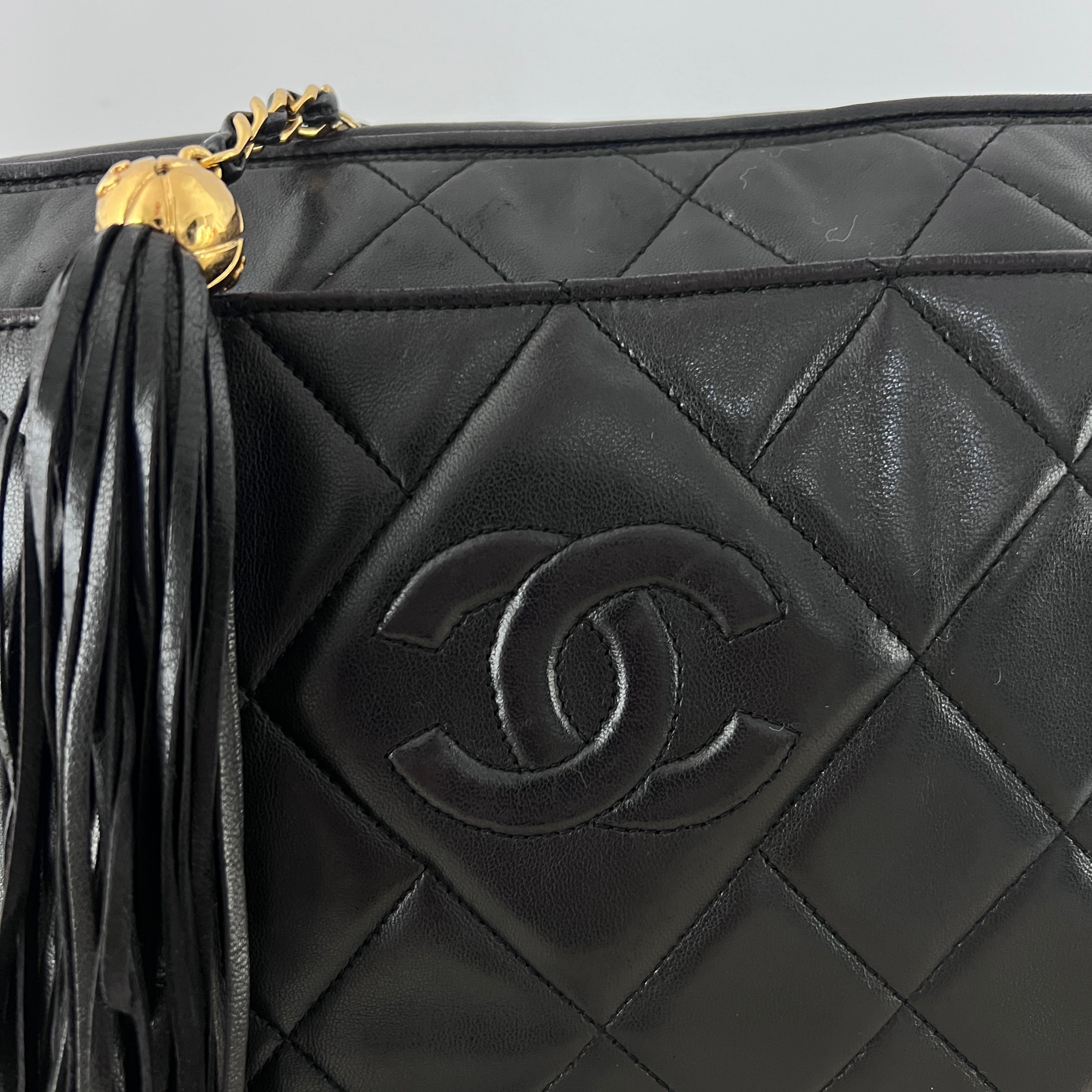 Sac à main CHANEL Camera Bag cuir d'agneau noir