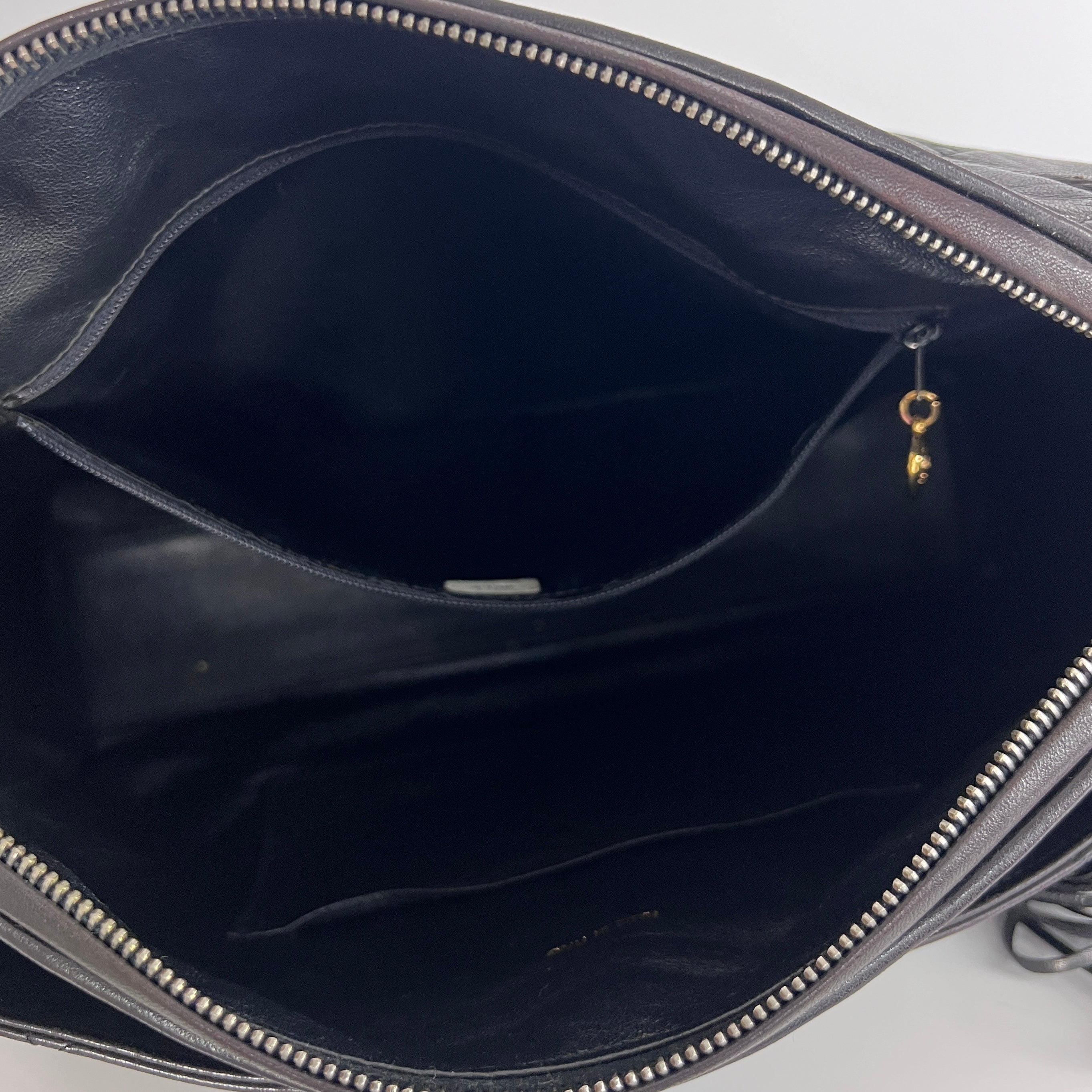 Sac à main CHANEL Camera Bag cuir d'agneau noir