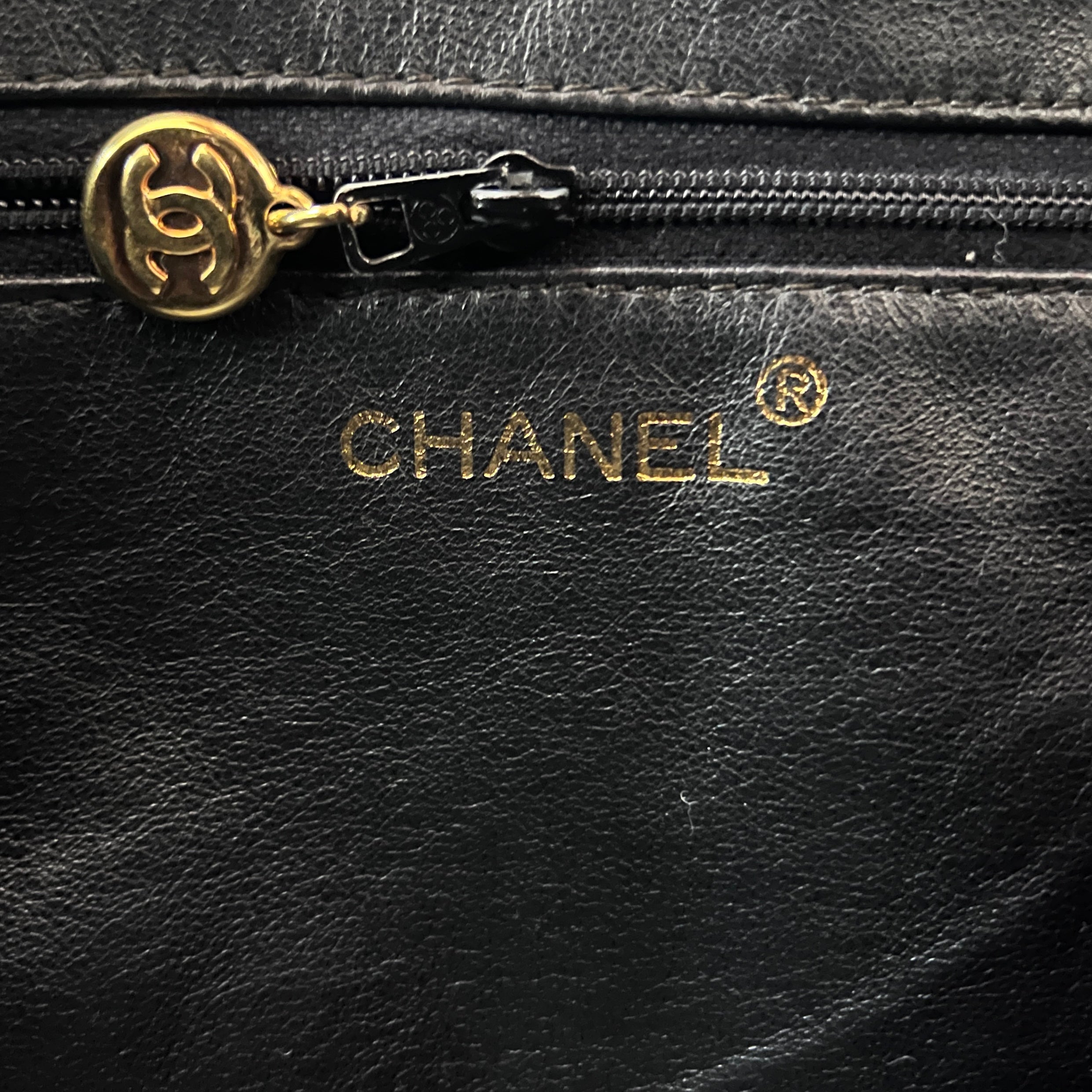Sac à main CHANEL Camera Bag cuir d'agneau noir
