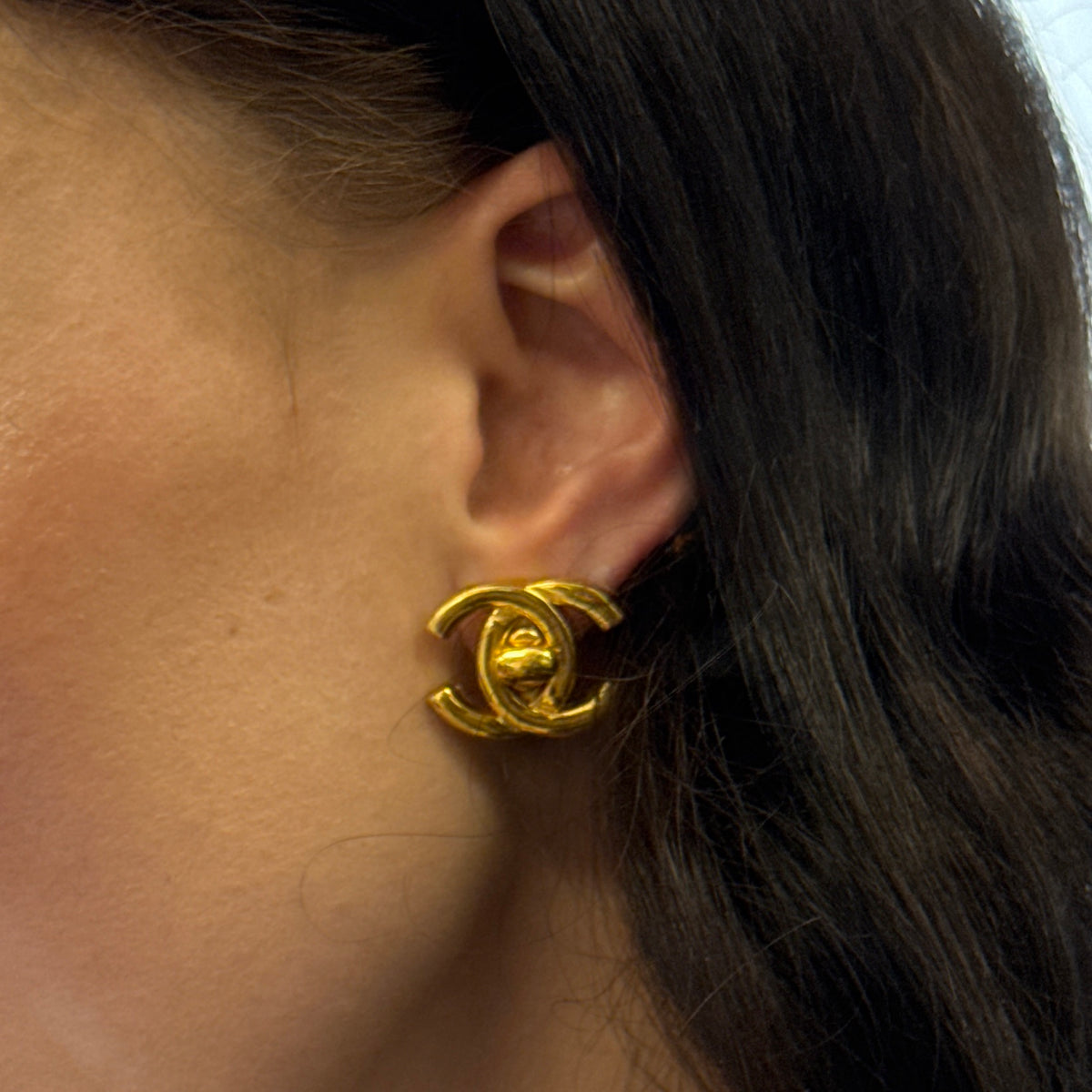 Boucles d'oreilles CHANEL CC Clip On 1995 Autonme-Hiver