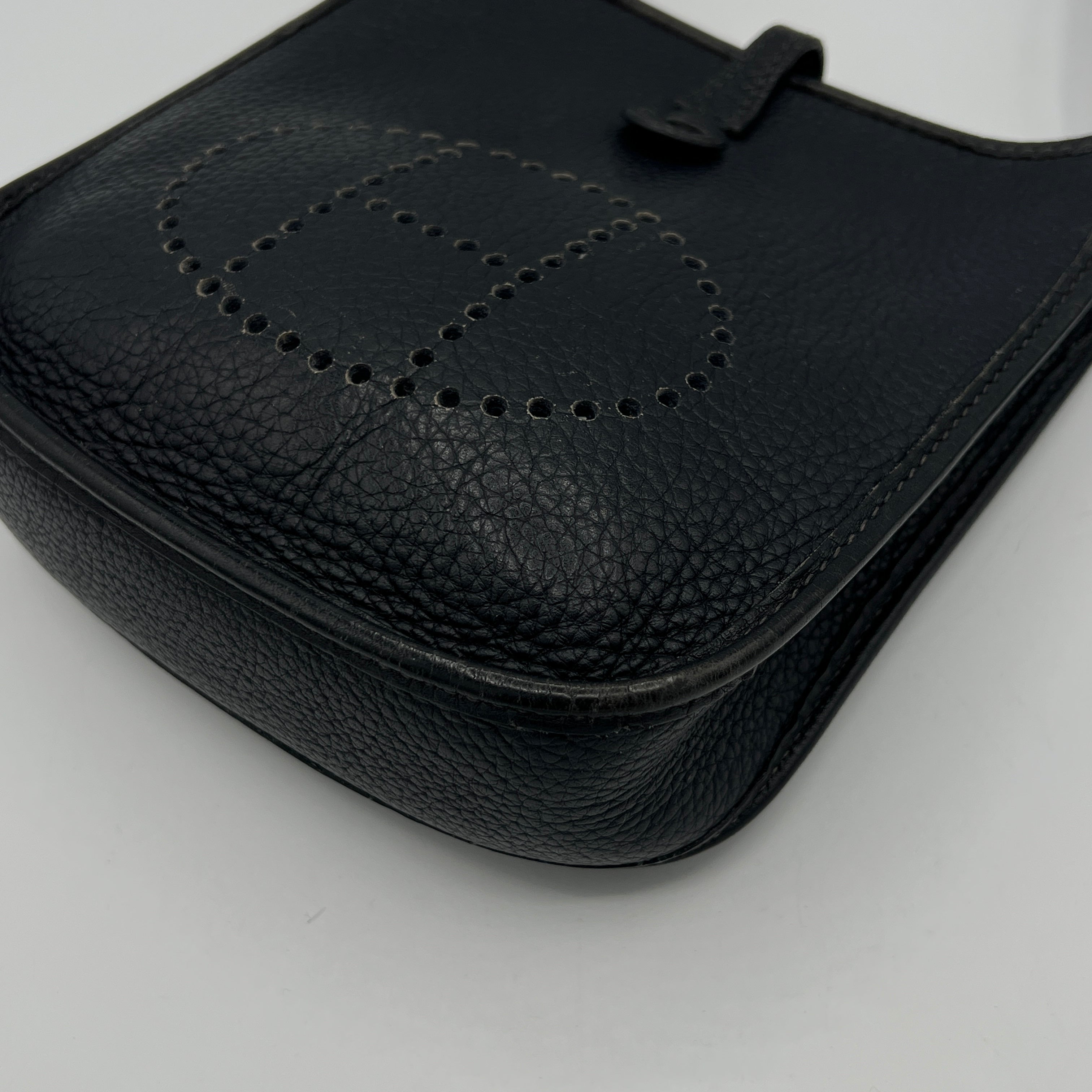 HERMÈS Evelyne TPM (Mini) handbag in blue Clemence leather