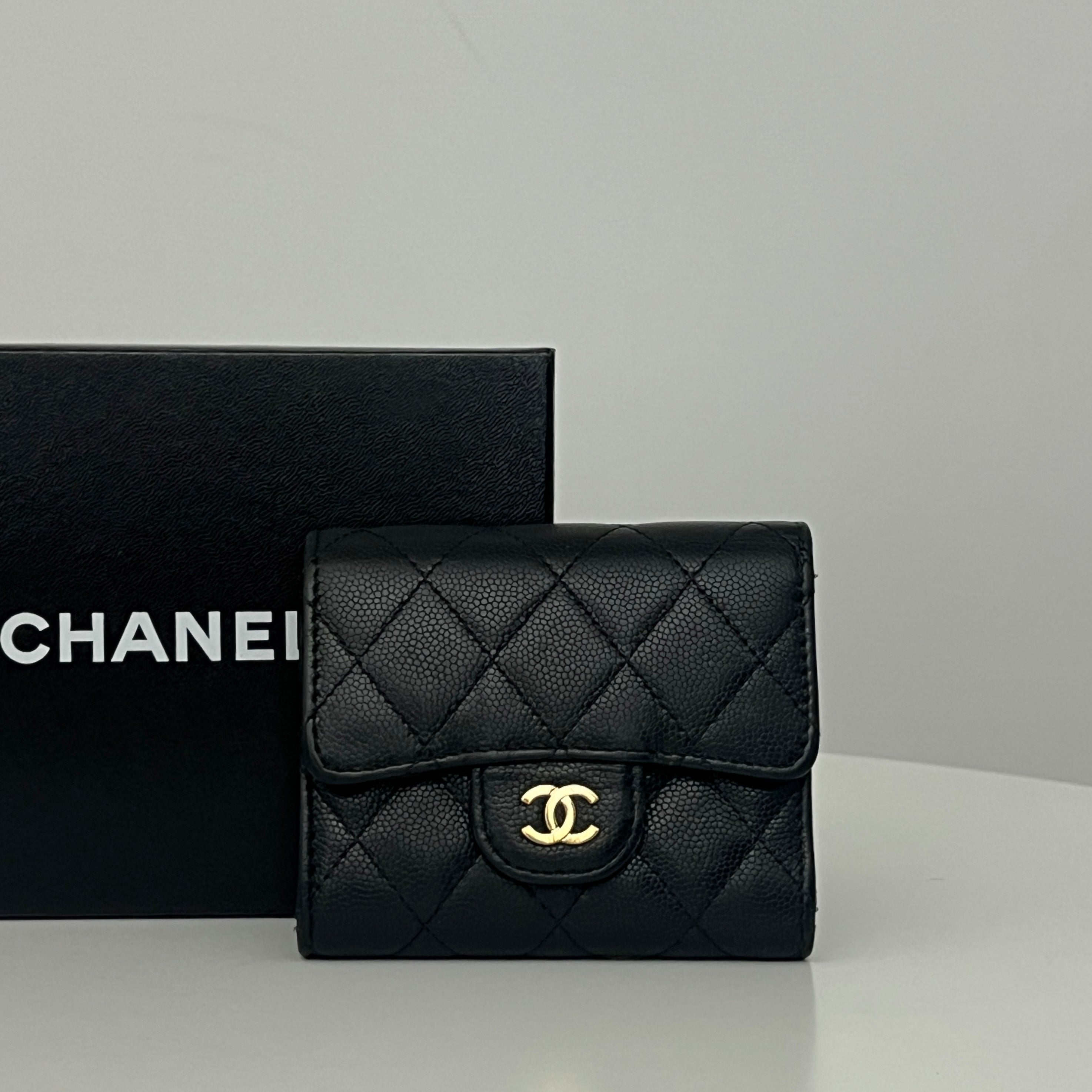 CHANEL Classic black caviar leather wallet