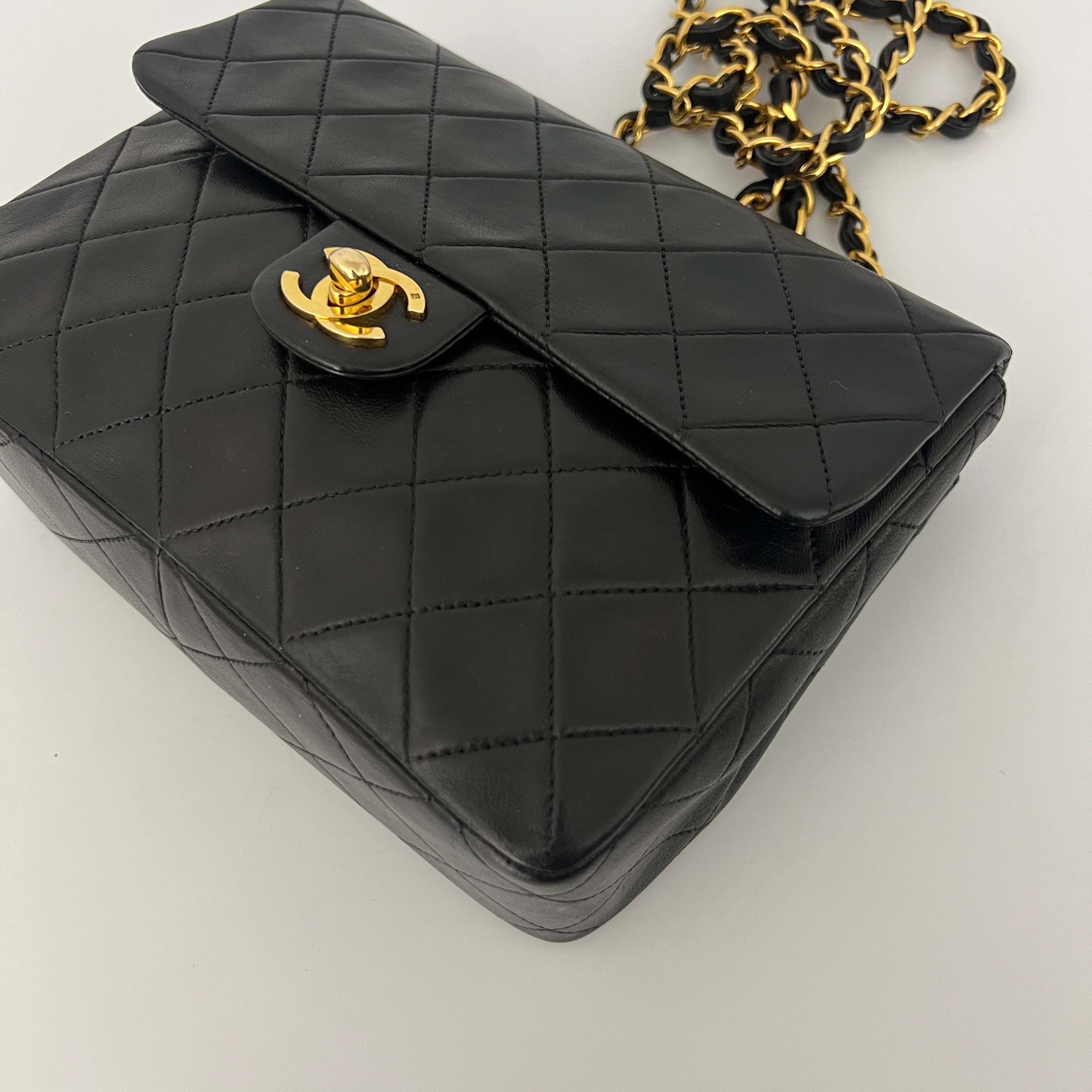 Sac à bandoulière CHANEL Classique Mini Rectangle cuir d'agneau noir