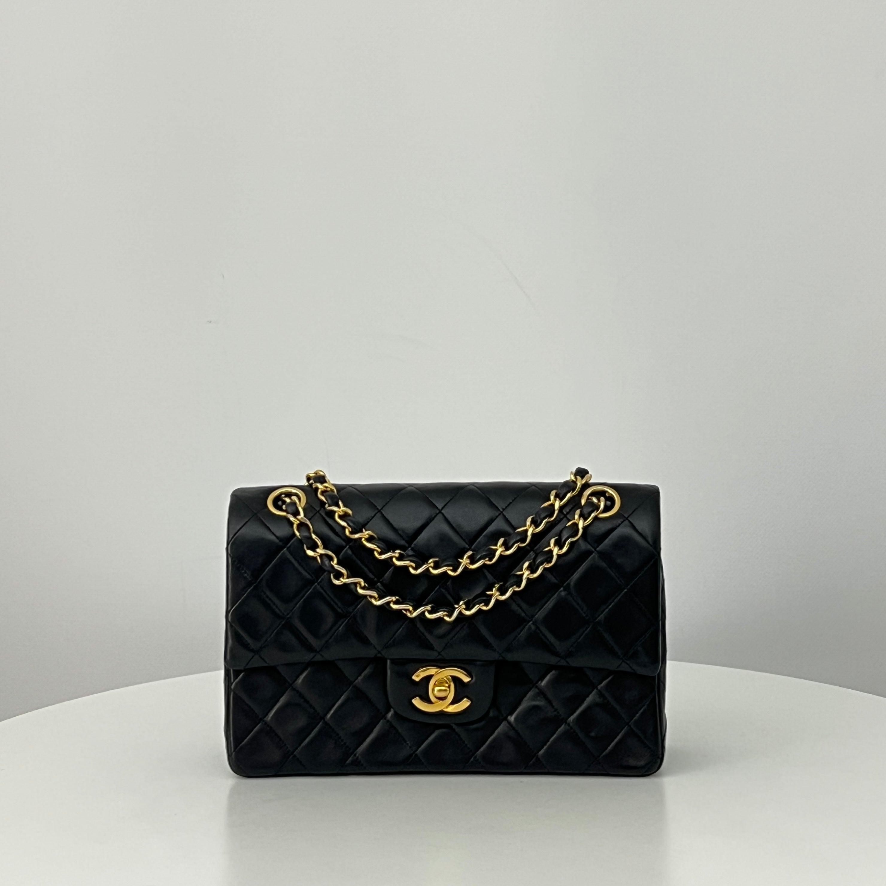 Sac CHANEL Classique Small Flap cuir d'agneau noir
