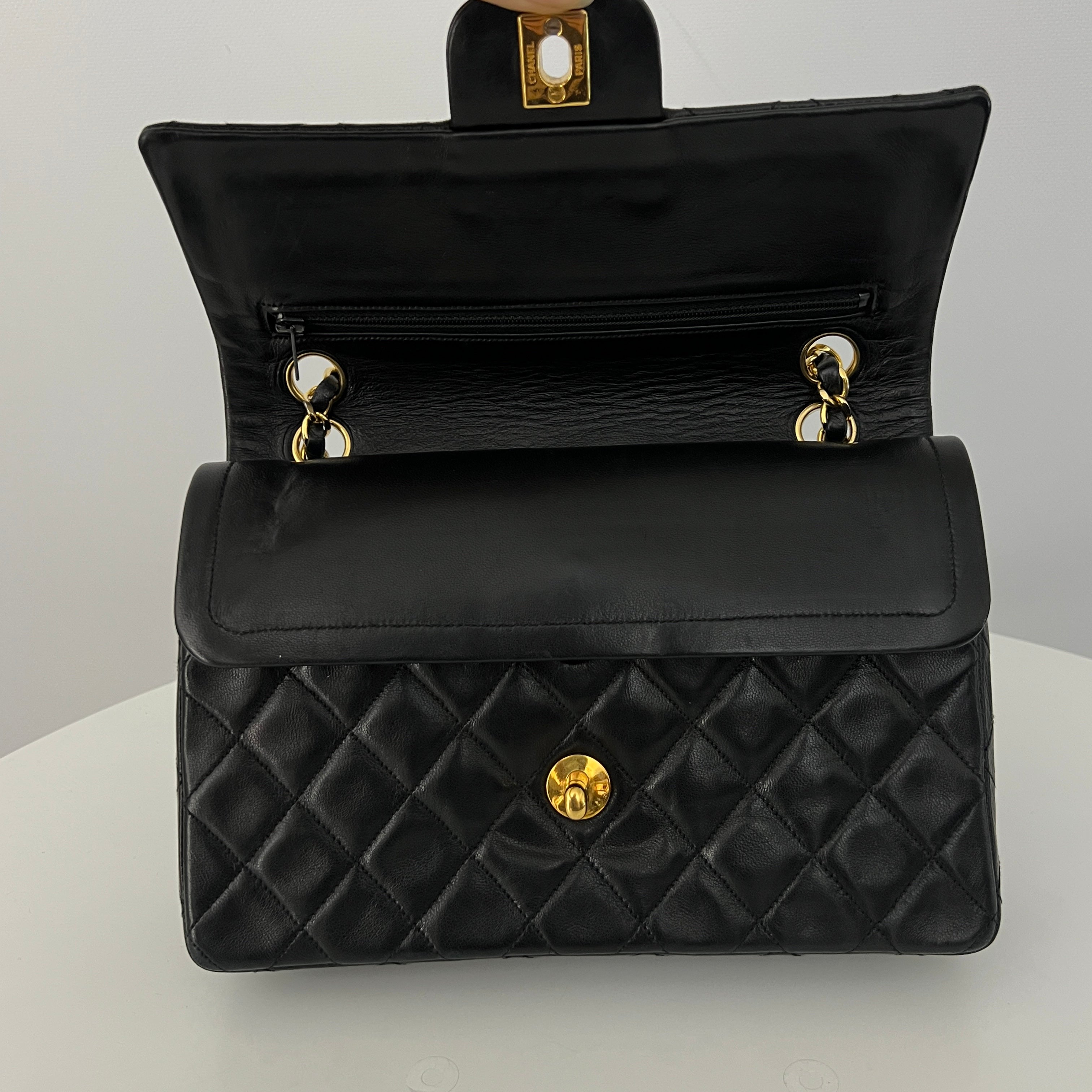 Sac CHANEL Classique Small Flap cuir d'agneau noir
