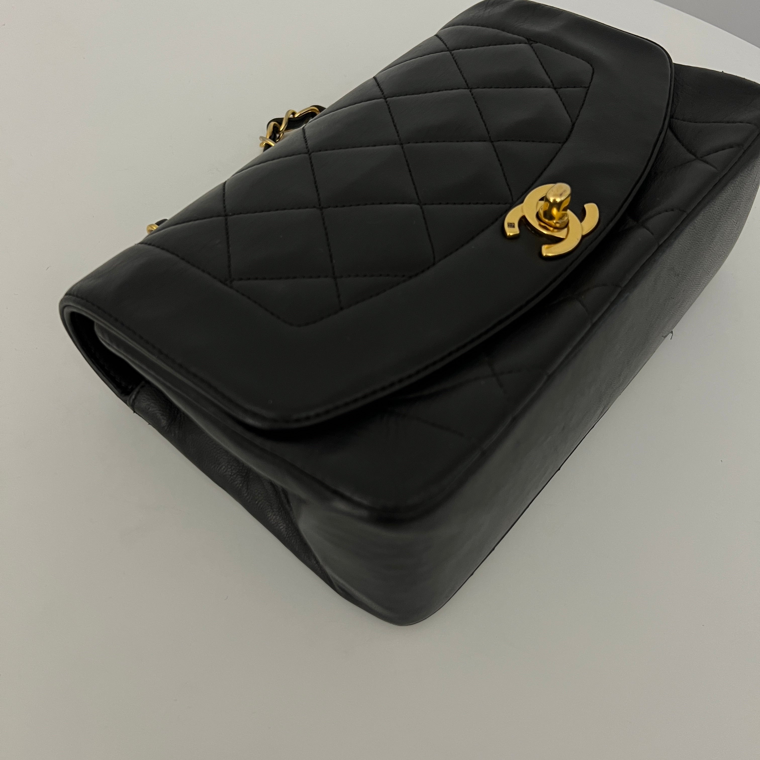 Sac à bandoulière CHANEL Diana Small cuir d'agneau noir