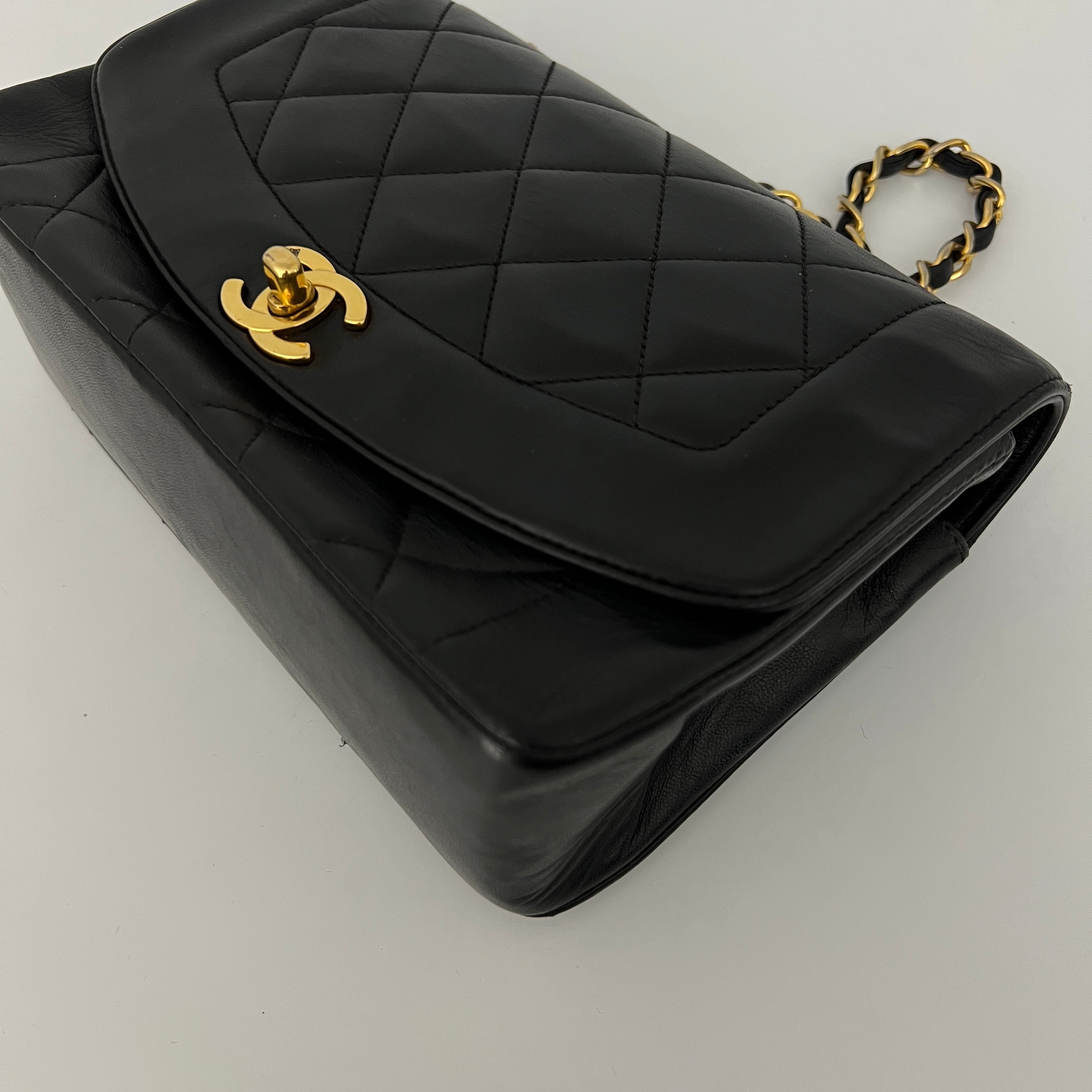 Sac à bandoulière CHANEL Diana Small cuir d'agneau noir