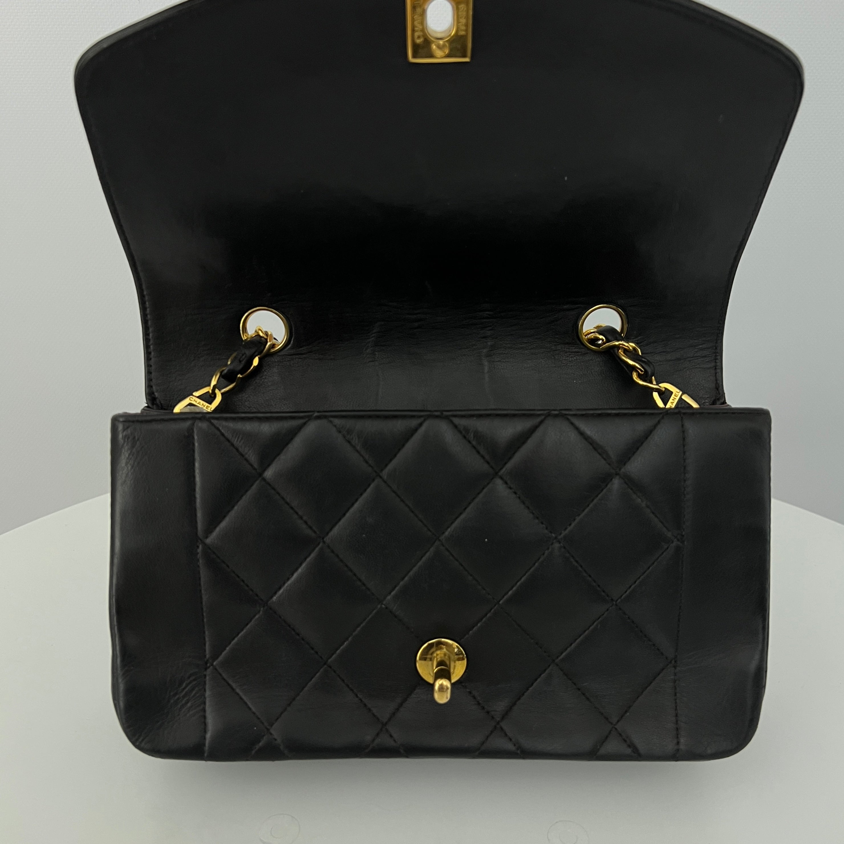 Sac à bandoulière CHANEL Diana Small cuir d'agneau noir