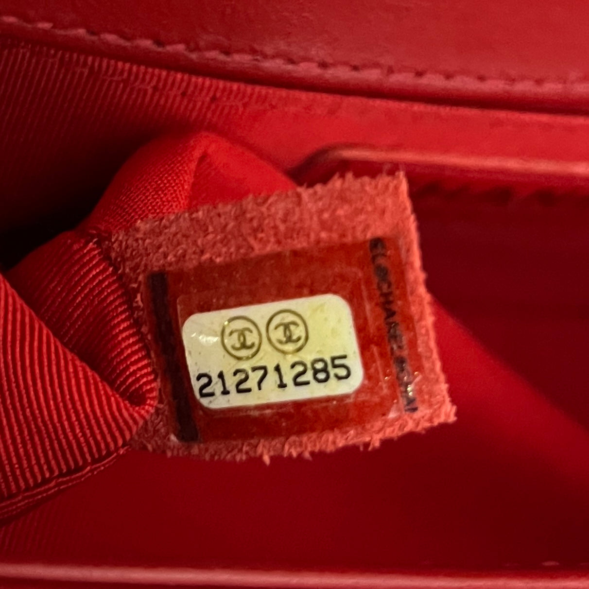 Sac à bandoulière CHANEL Boy cuir d'agneau rouge