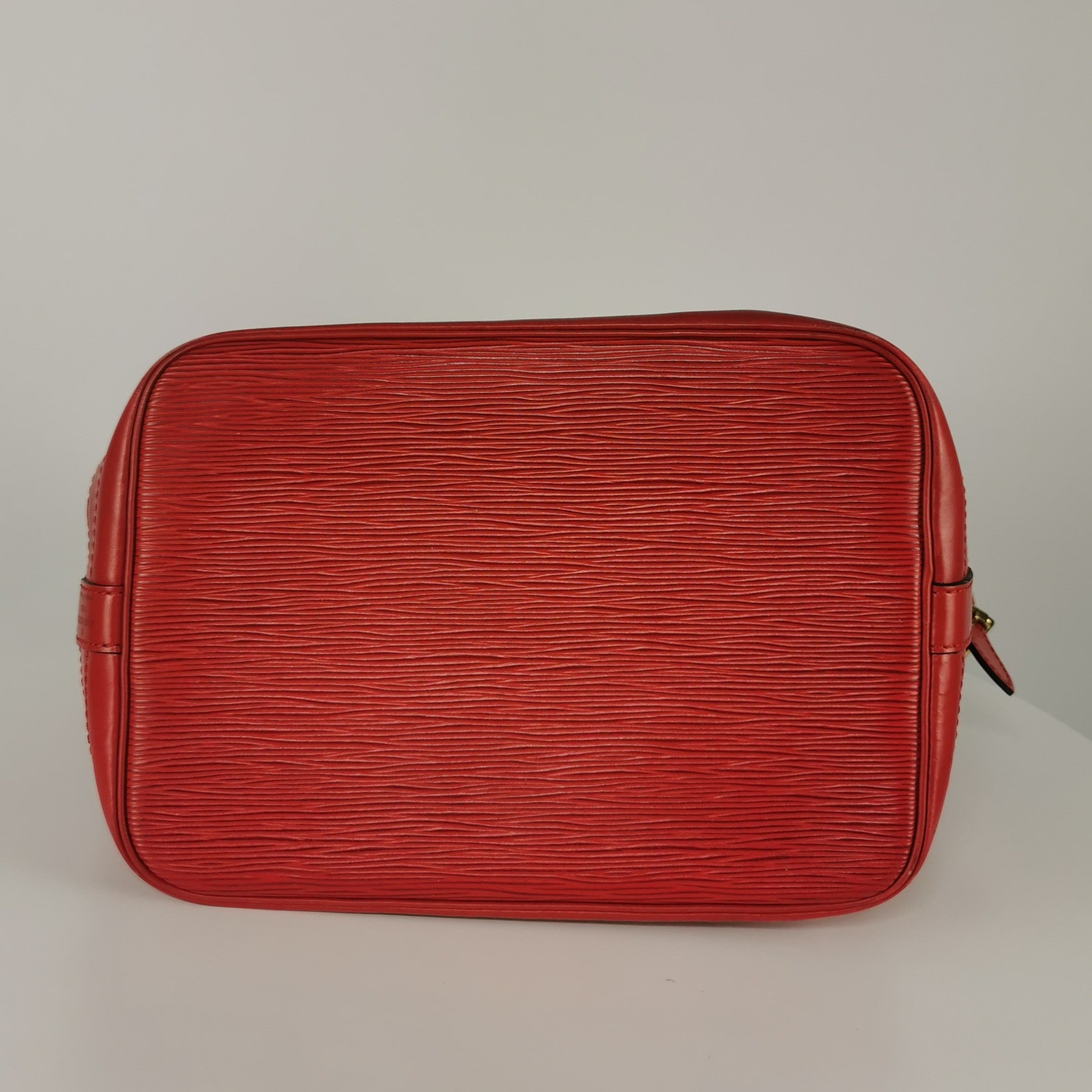 Sac à main LOUIS VUITTON Noé cuir rouge