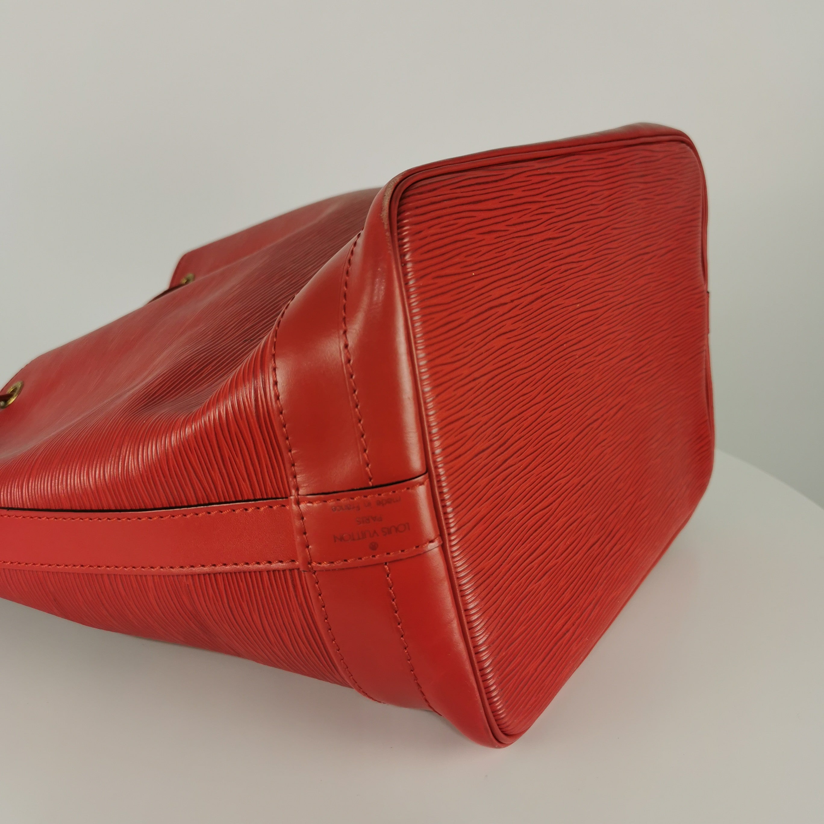 Sac à main LOUIS VUITTON Noé cuir rouge