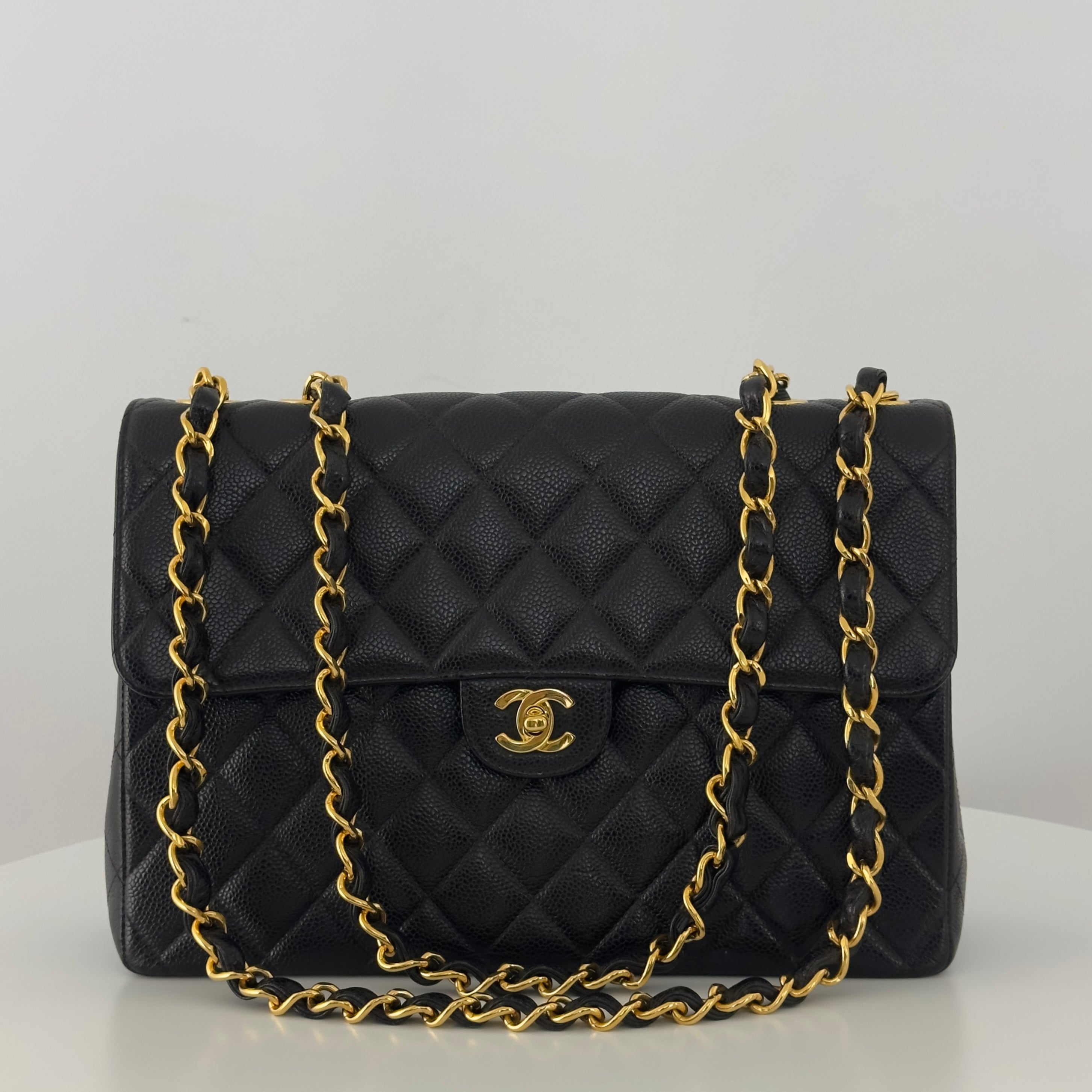 Sac à main CHANEL Timeless Classique Jumbo Single Flap cuir caviar noir