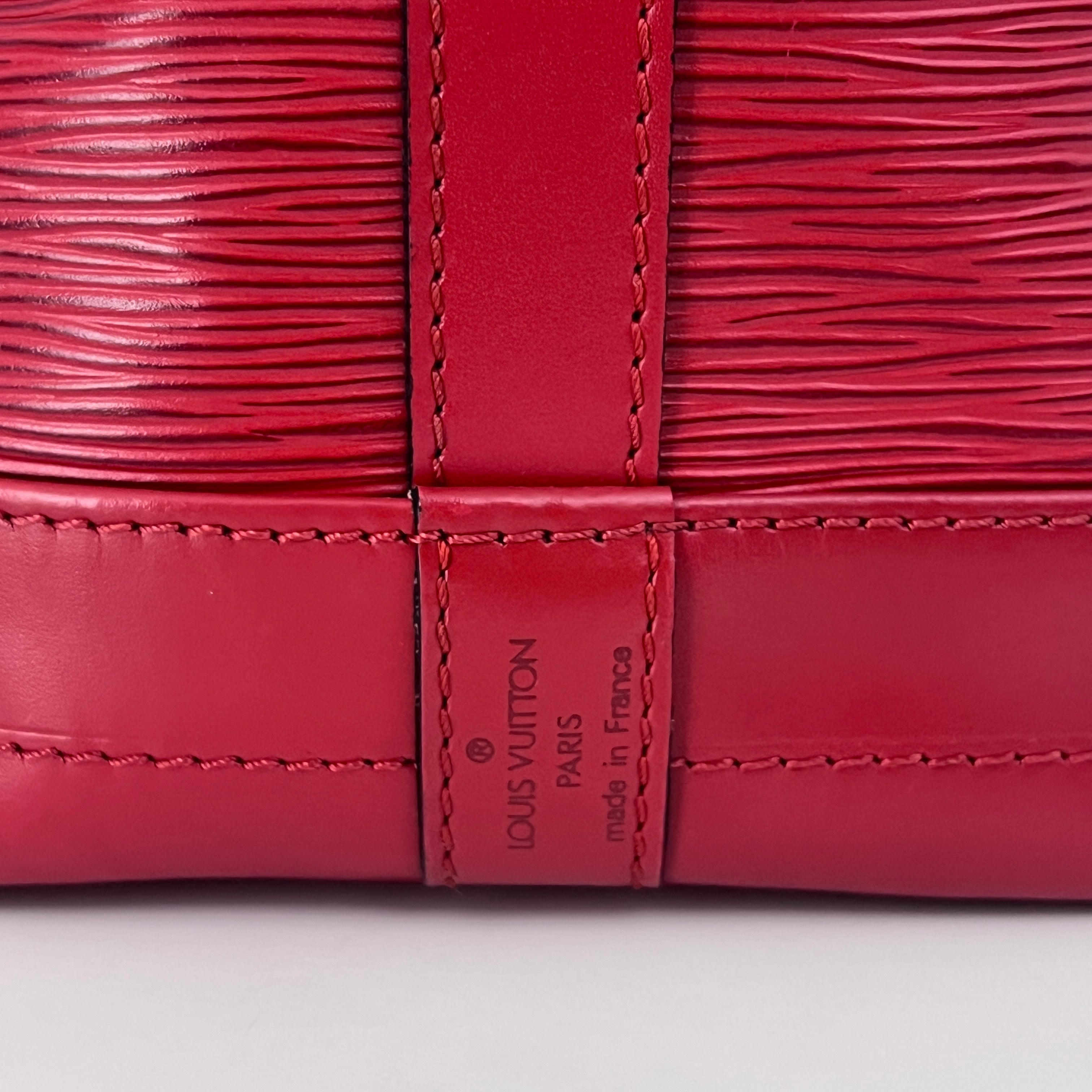 Sac LOUIS VUITTON Noé cuir épi rouge