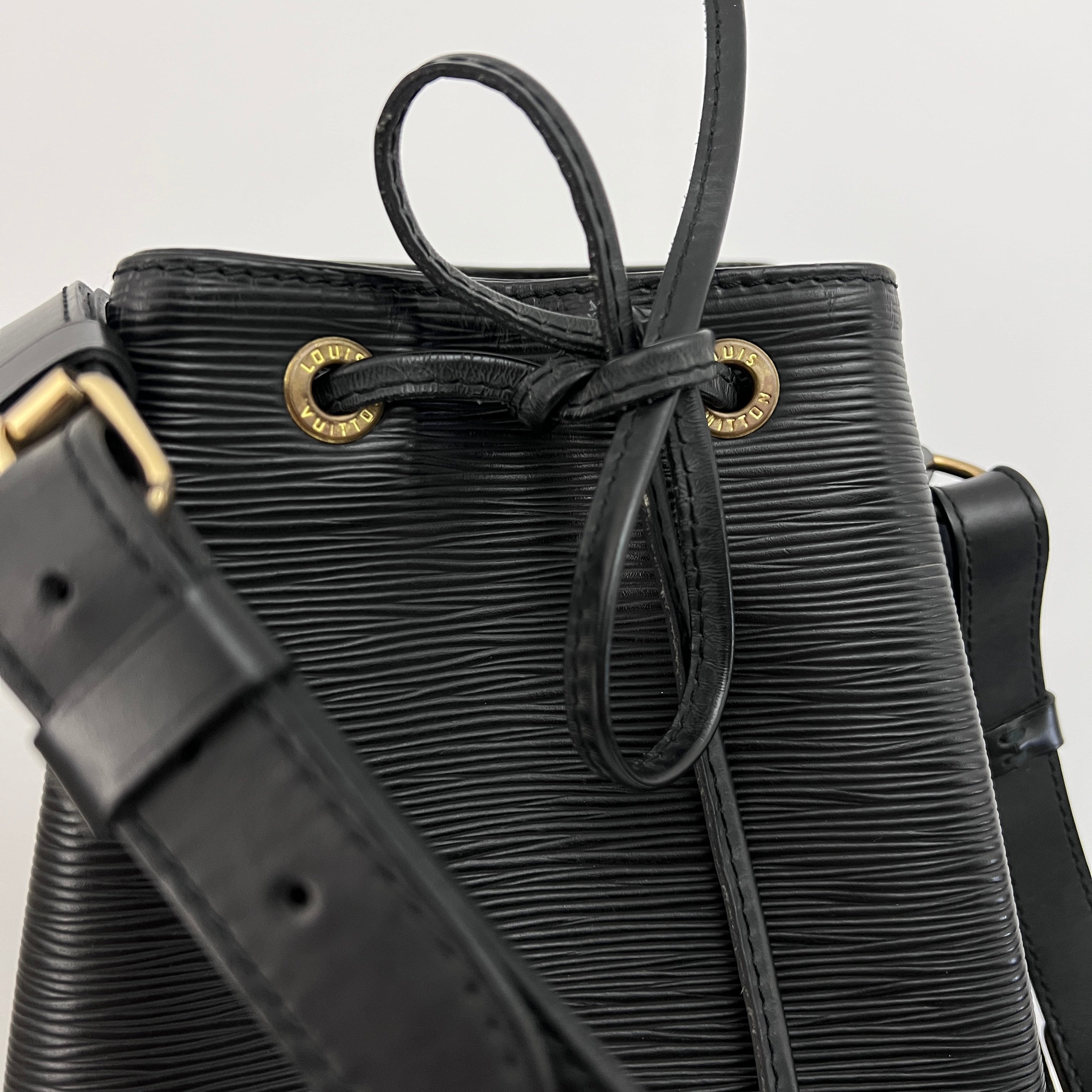 Sac LOUIS VUITTON Noé Grand cuir épi noir