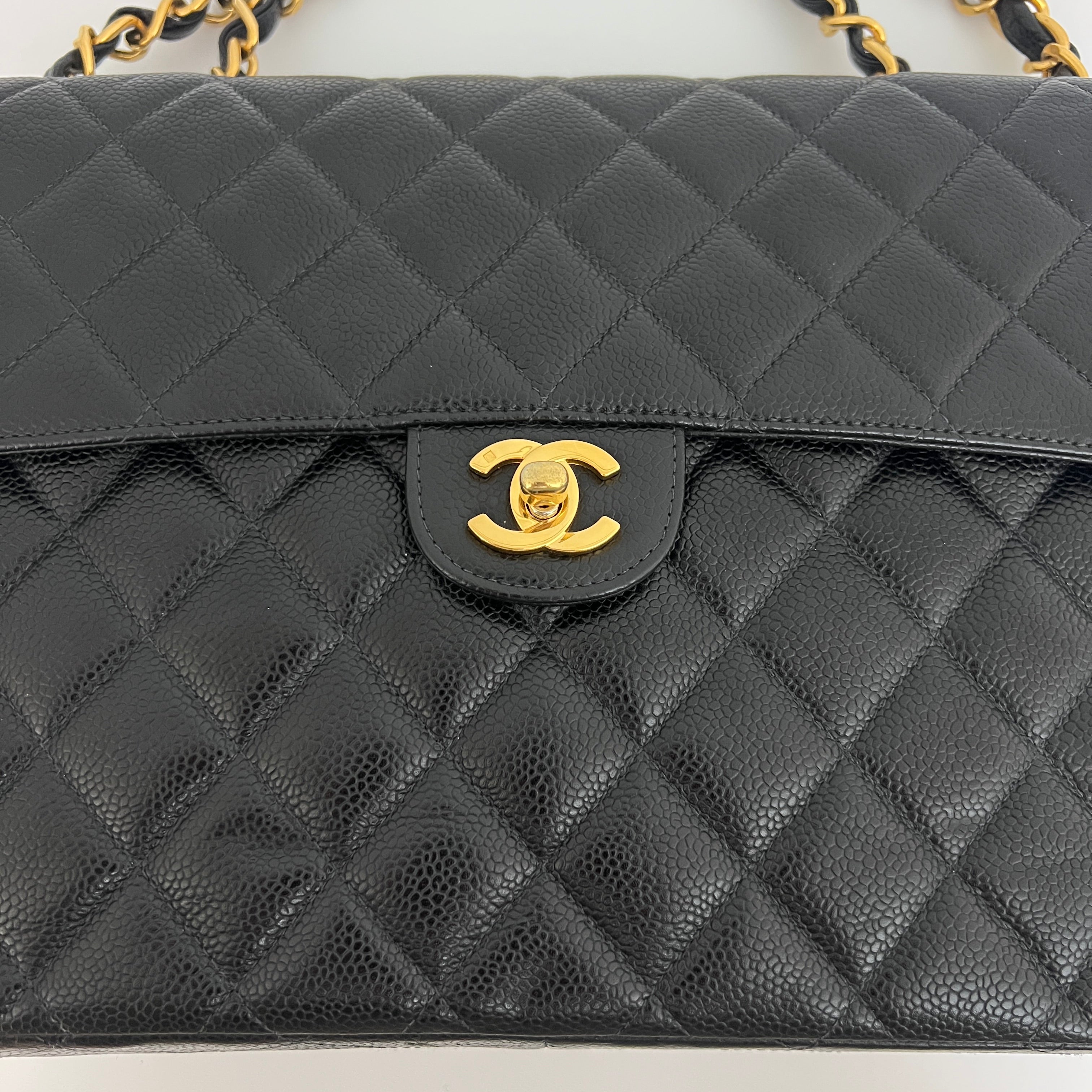 Sac à bandoulière CHANEL Classique Jumbo cuir caviar noir