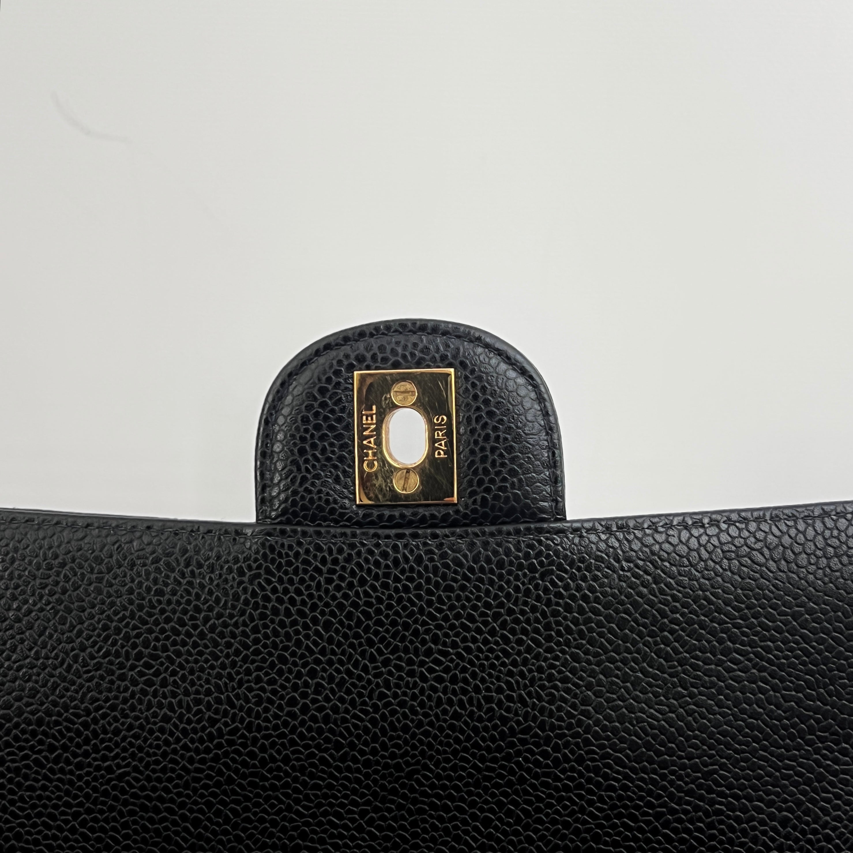Sac à bandoulière CHANEL Classique Jumbo cuir caviar noir