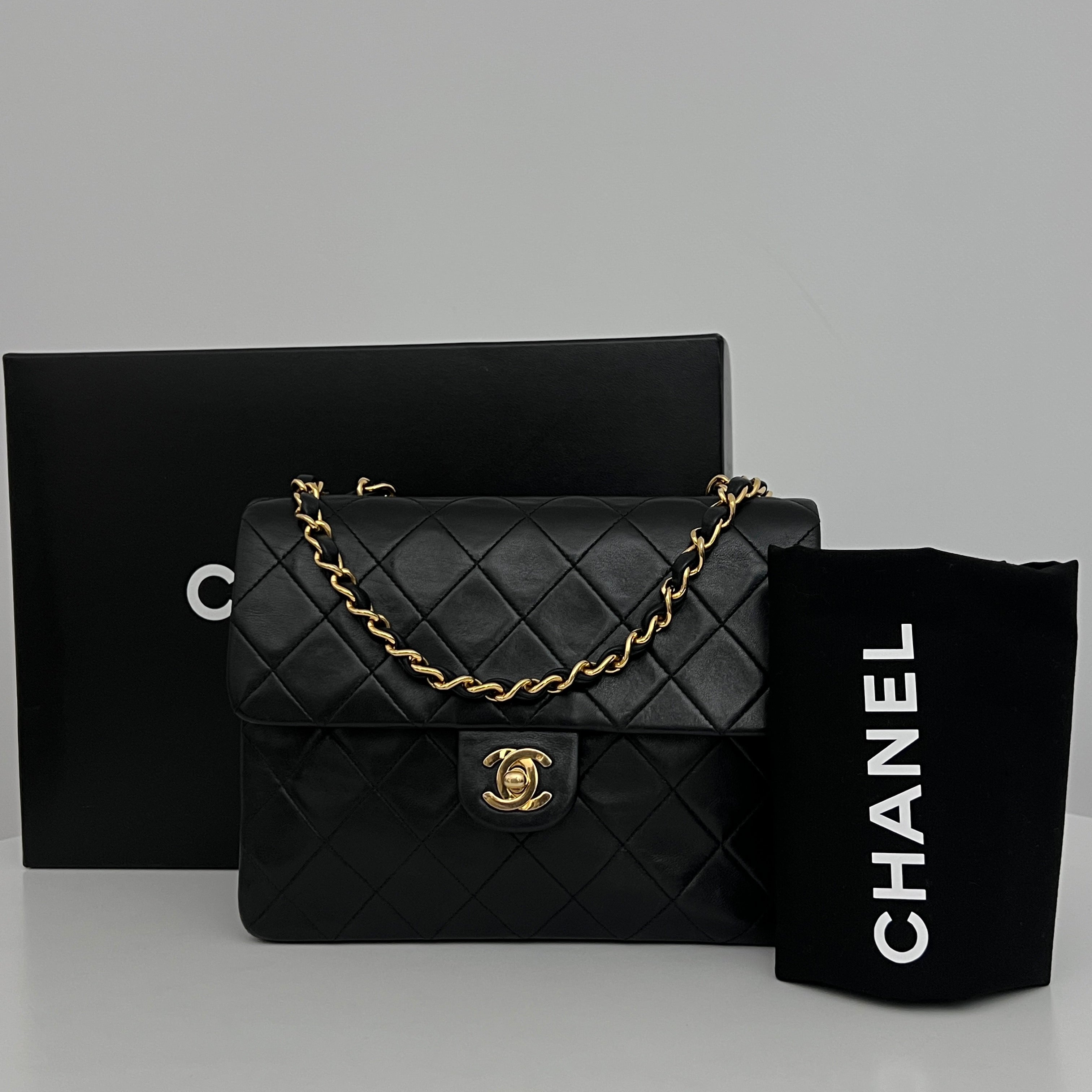 Sac à bandoulière CHANEL Classique Mini cuir d'agneau noir