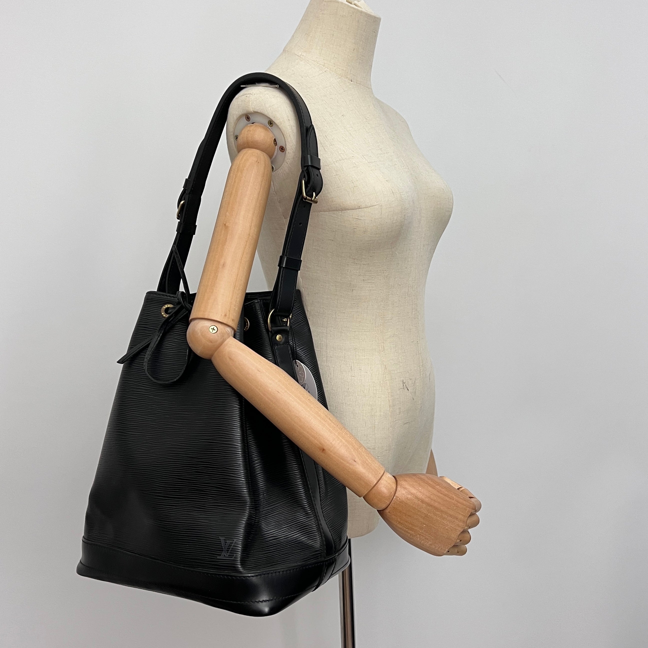 Sac LOUIS VUITTON Noé Grand cuir épi noir
