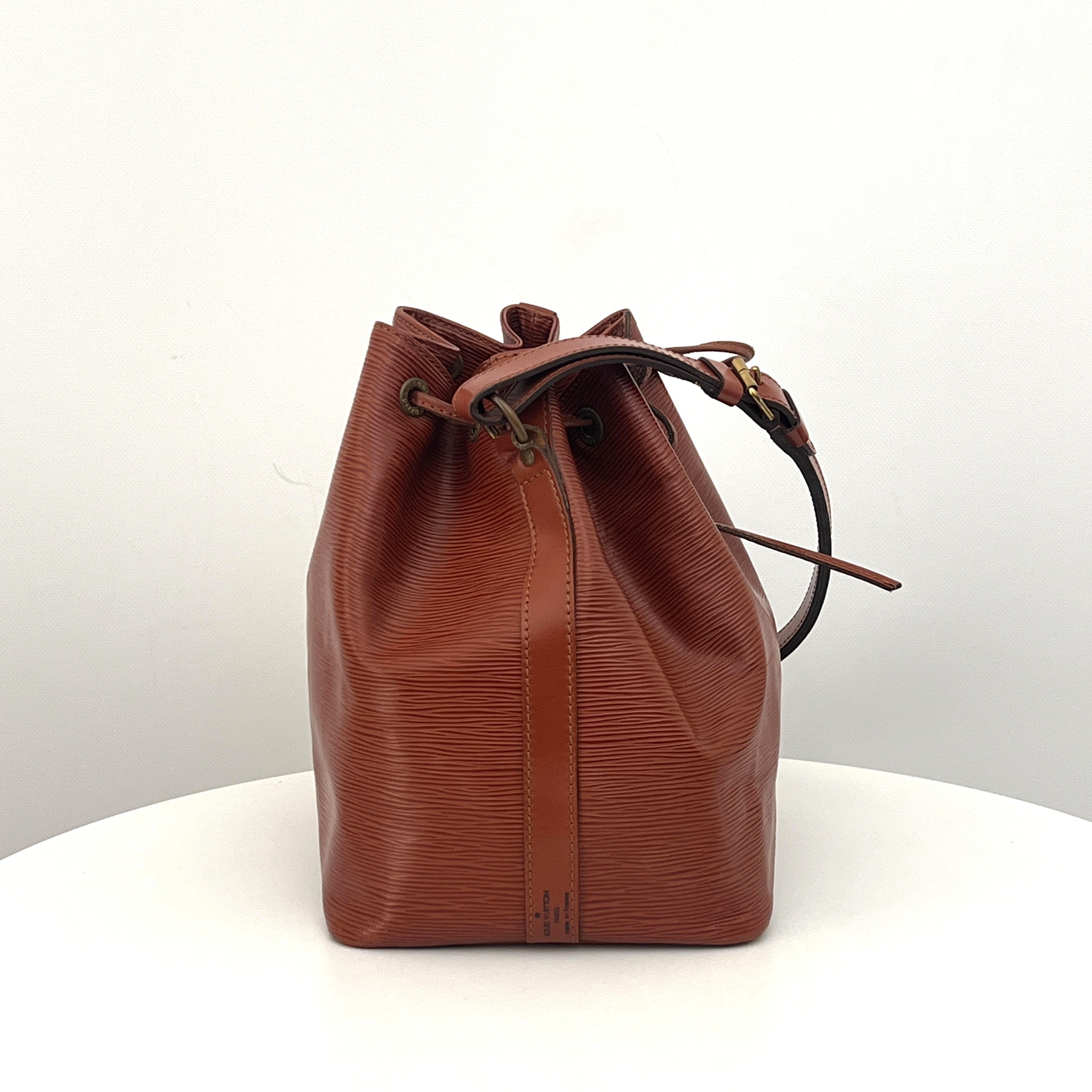 Sac LOUIS VUITTON Noé Petit cuir épi marron