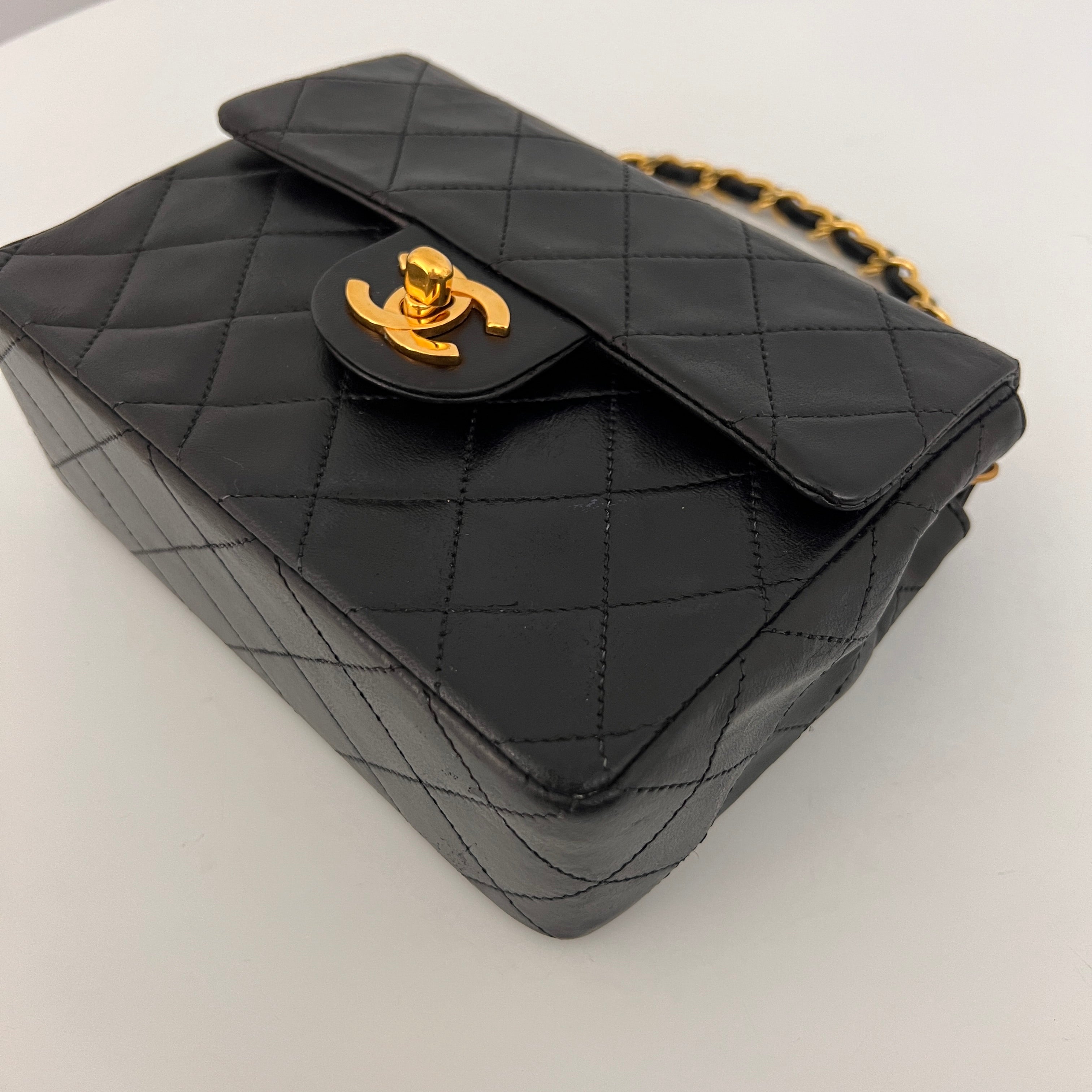 CHANEL Classic Mini shoulder bag black lambskin 1997-1999
