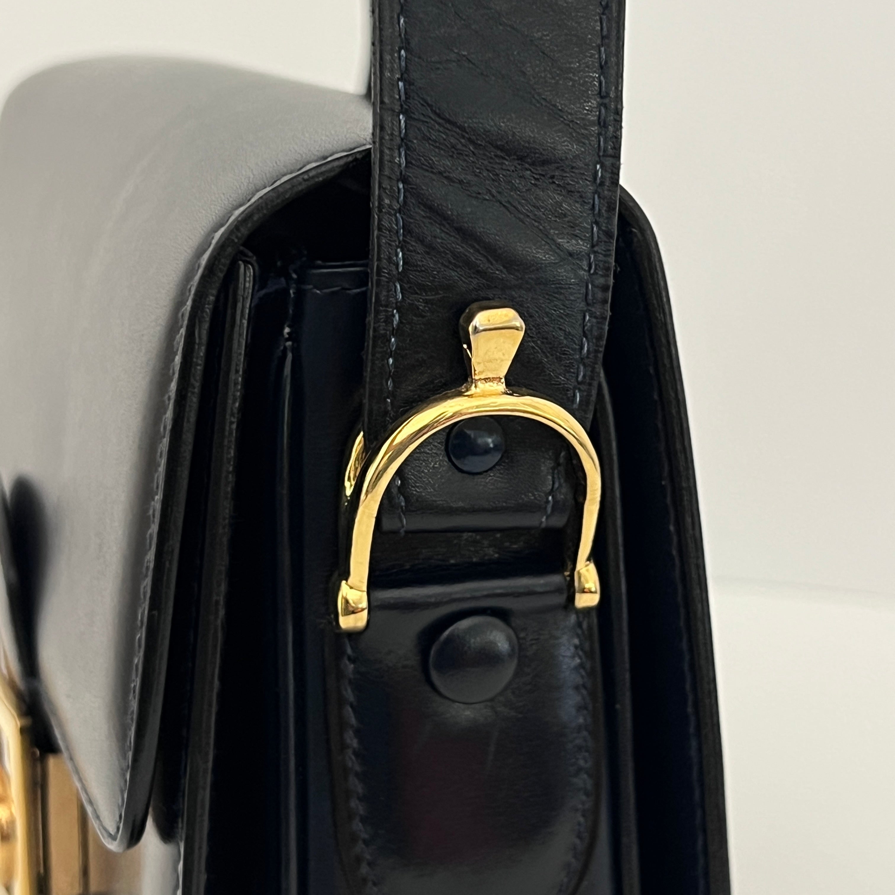 CELINE Triomphe bag in black smooth leather