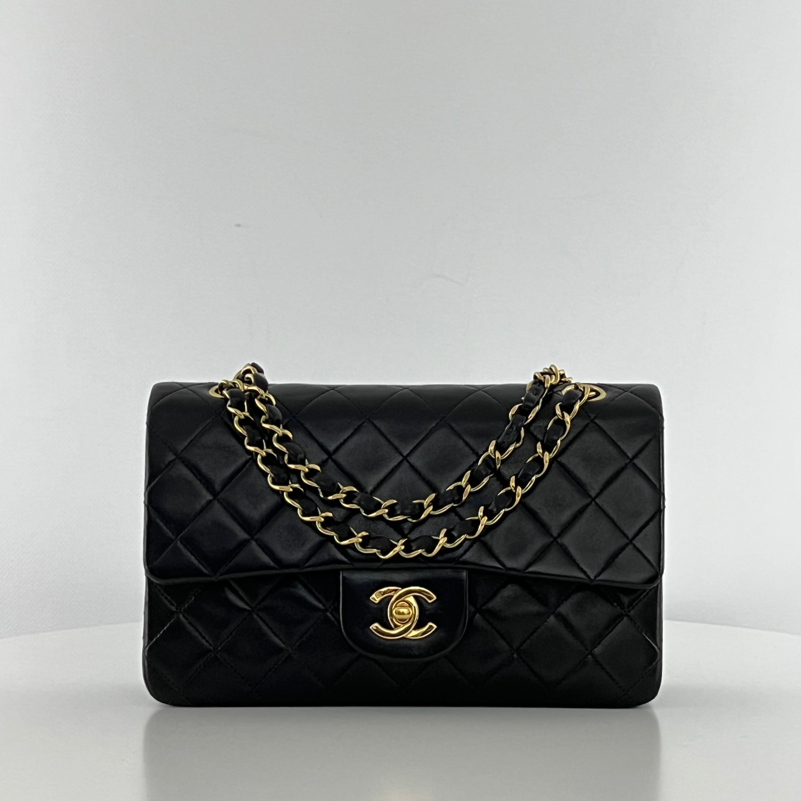Sac à main CHANEL Timeless Classique Small Double Flap cuir d'agneau noir