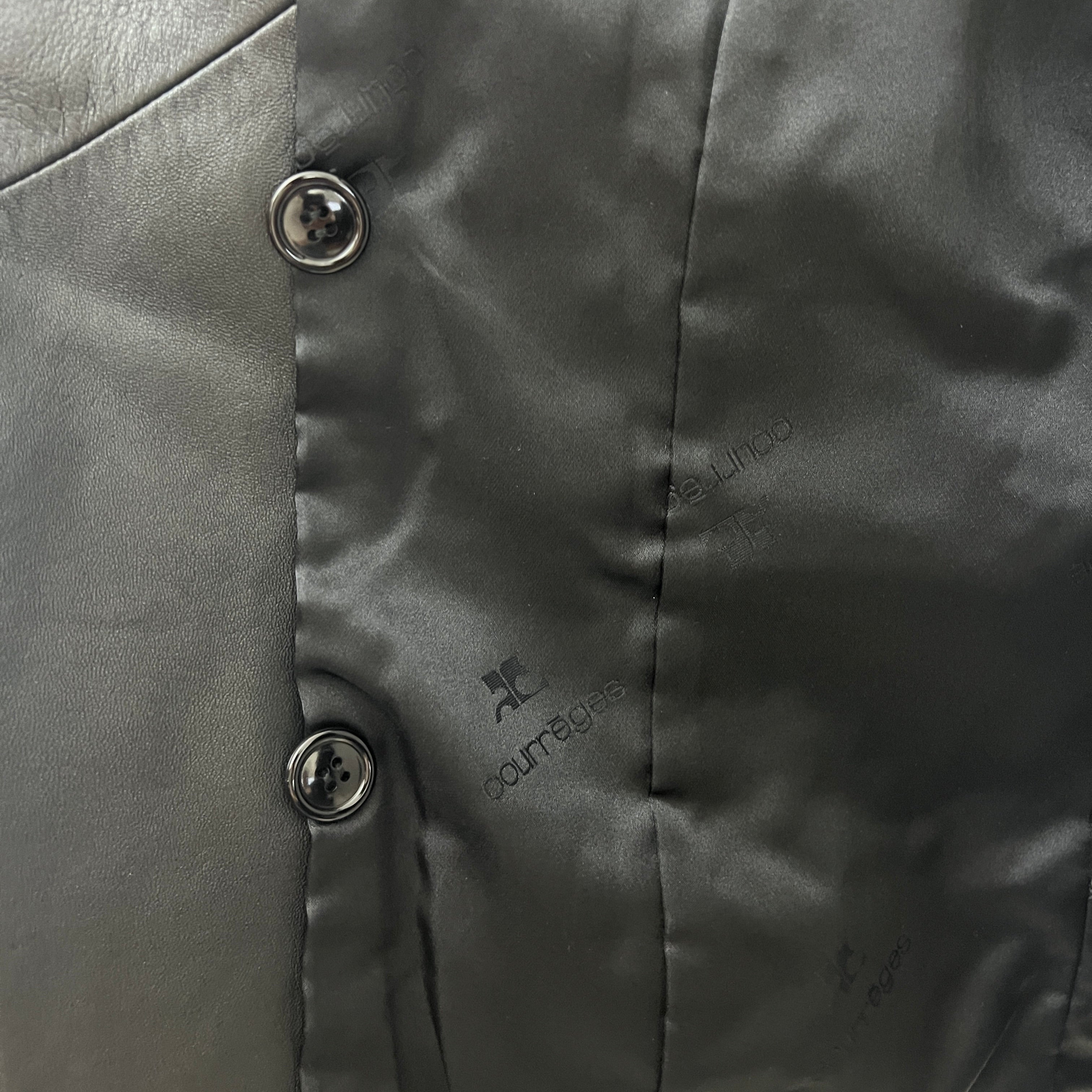Veste COURRÈGES en cuir noir souple à coupe croisée vintage circa 1990