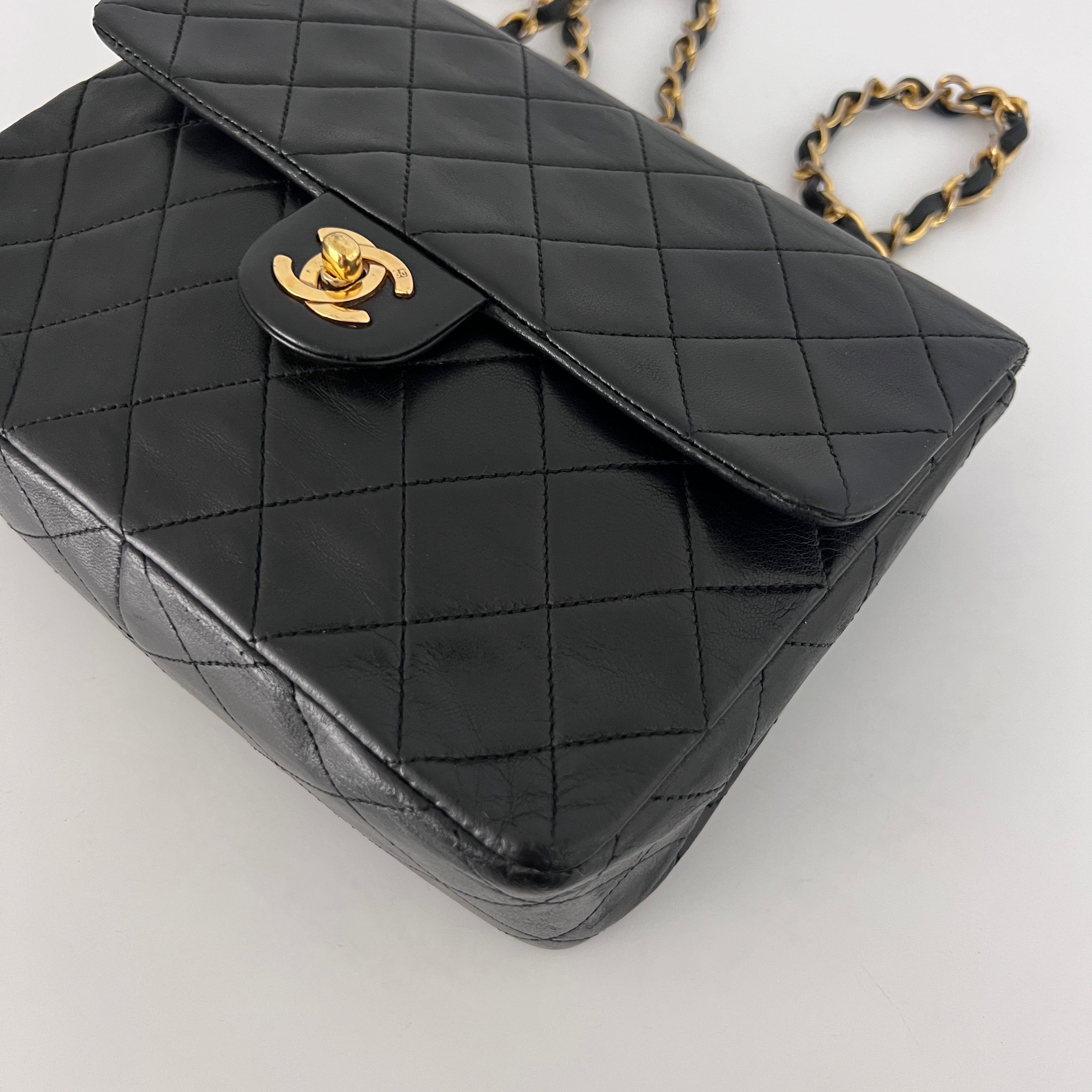 Sac à bandoulière CHANEL Classique Mini Rectangle cuir d'agneau noir vintage 1989-1991