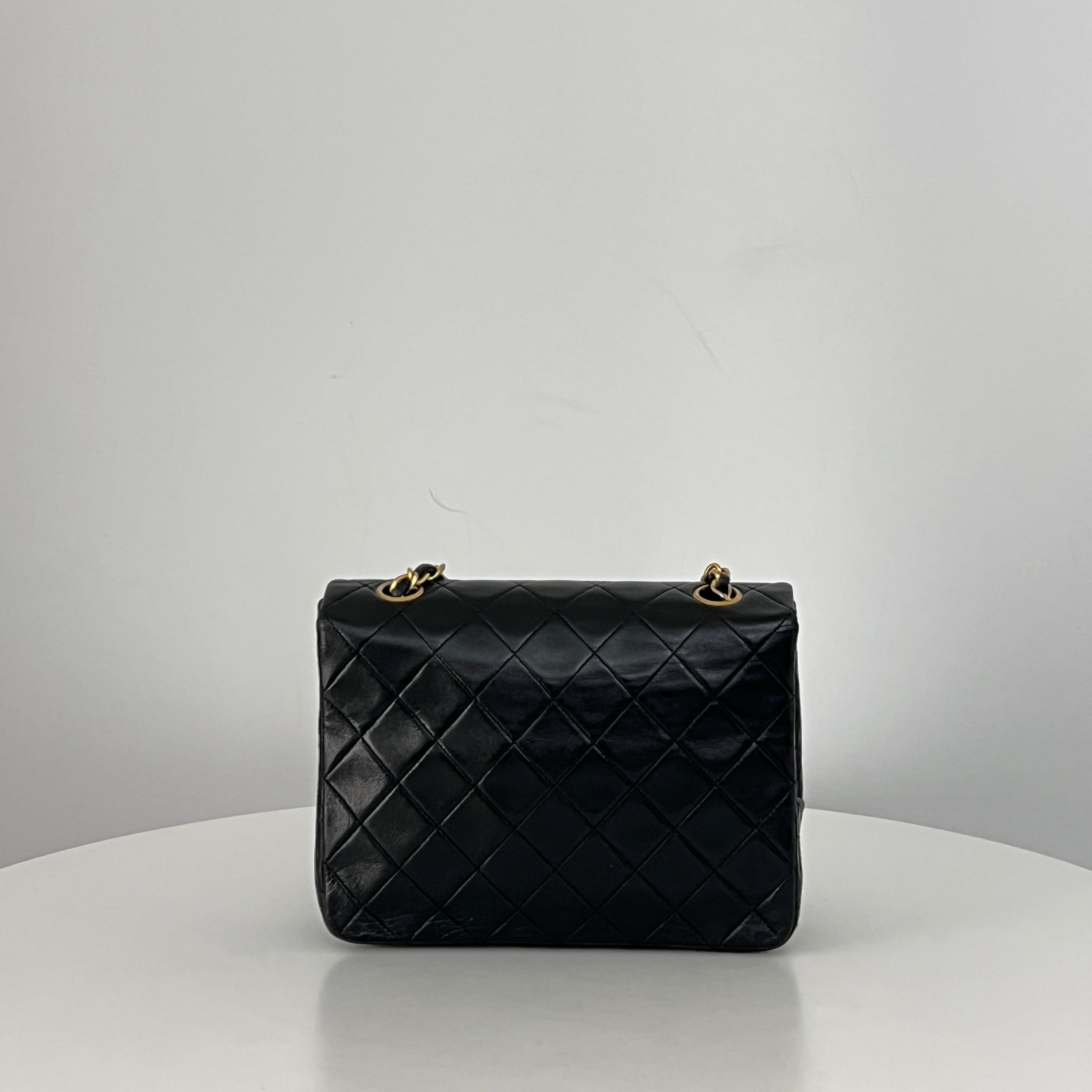 Sac à bandoulière CHANEL Classique Mini Rectangle cuir d'agneau noir vintage 1989-1991