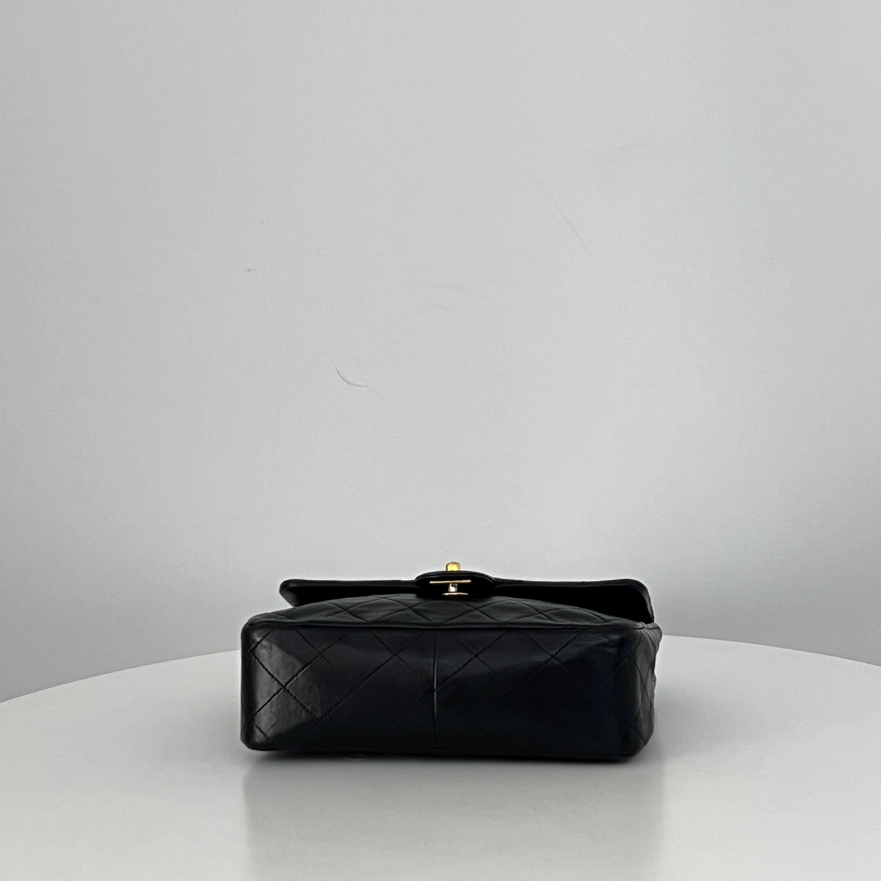 Sac à bandoulière CHANEL Classique Mini Rectangle cuir d'agneau noir vintage 1989-1991