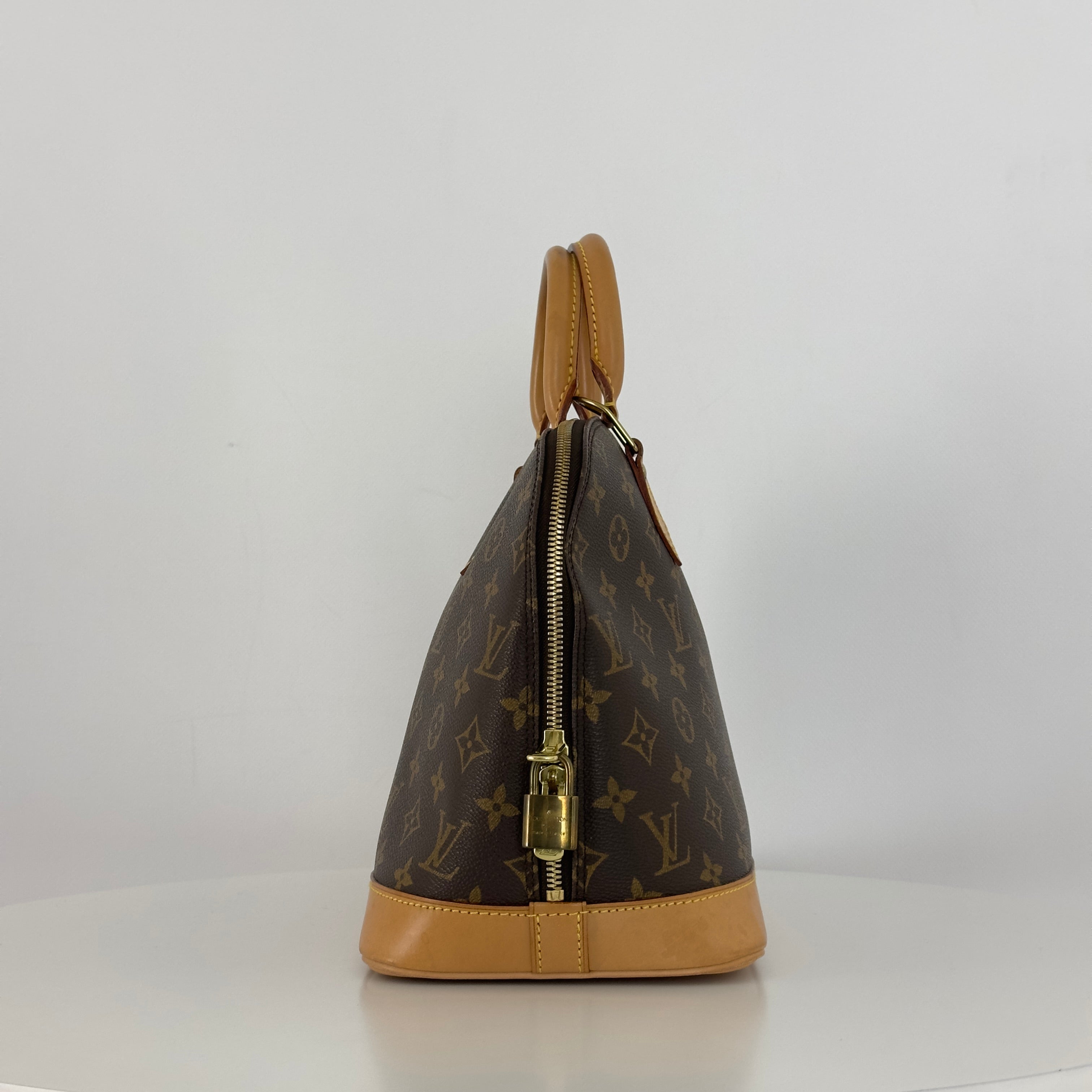 LOUIS VUITTON Alma MM handbag in brown canvas and leather