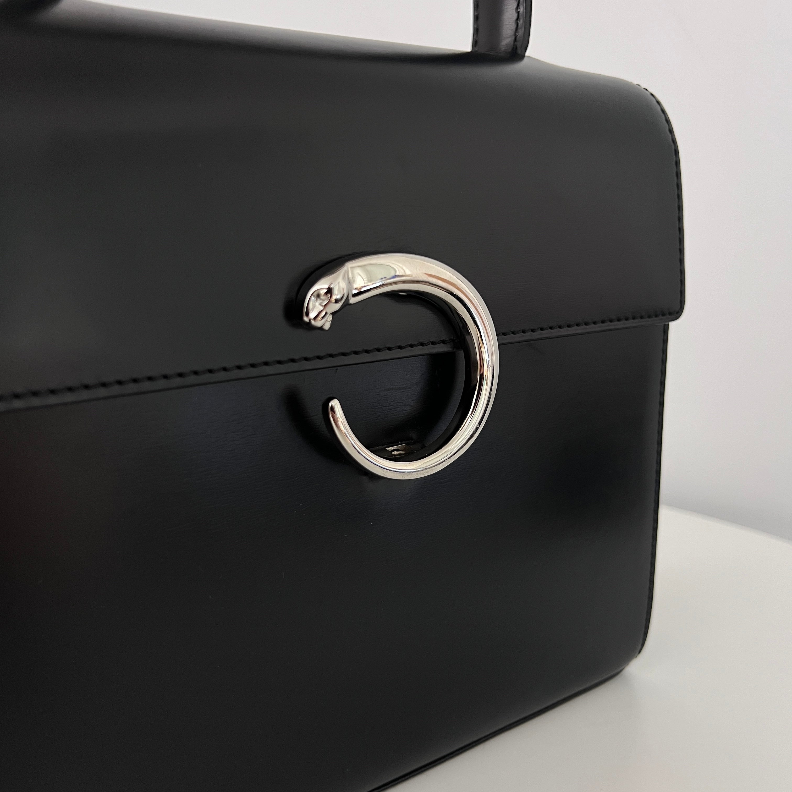 Sac à bandoulière CARTIER Panthère C cuir lisse noir