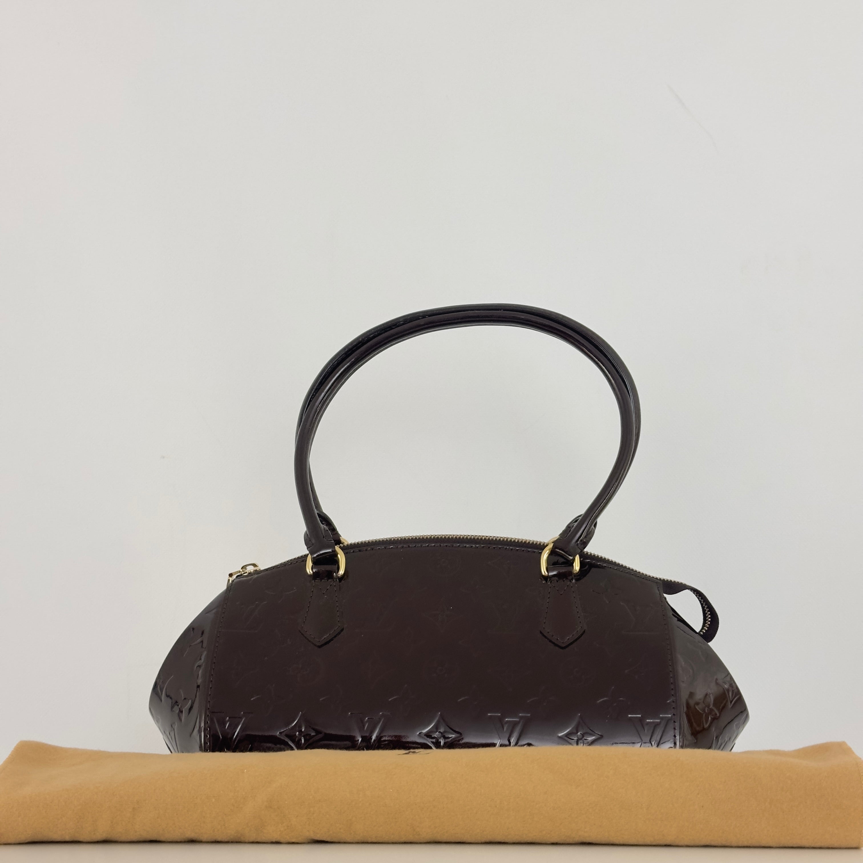 Sac à main LOUIS VUITTON Sherwood cuir verni violet
