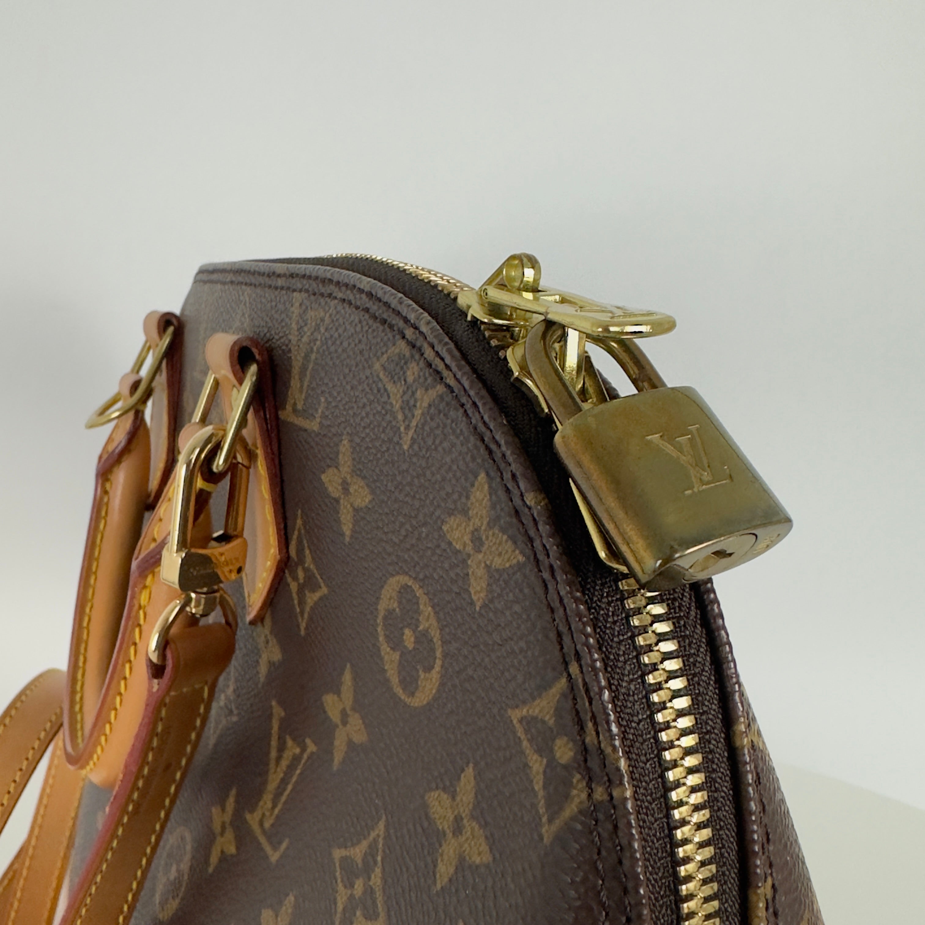 LOUIS VUITTON Alma MM handbag in brown canvas and leather